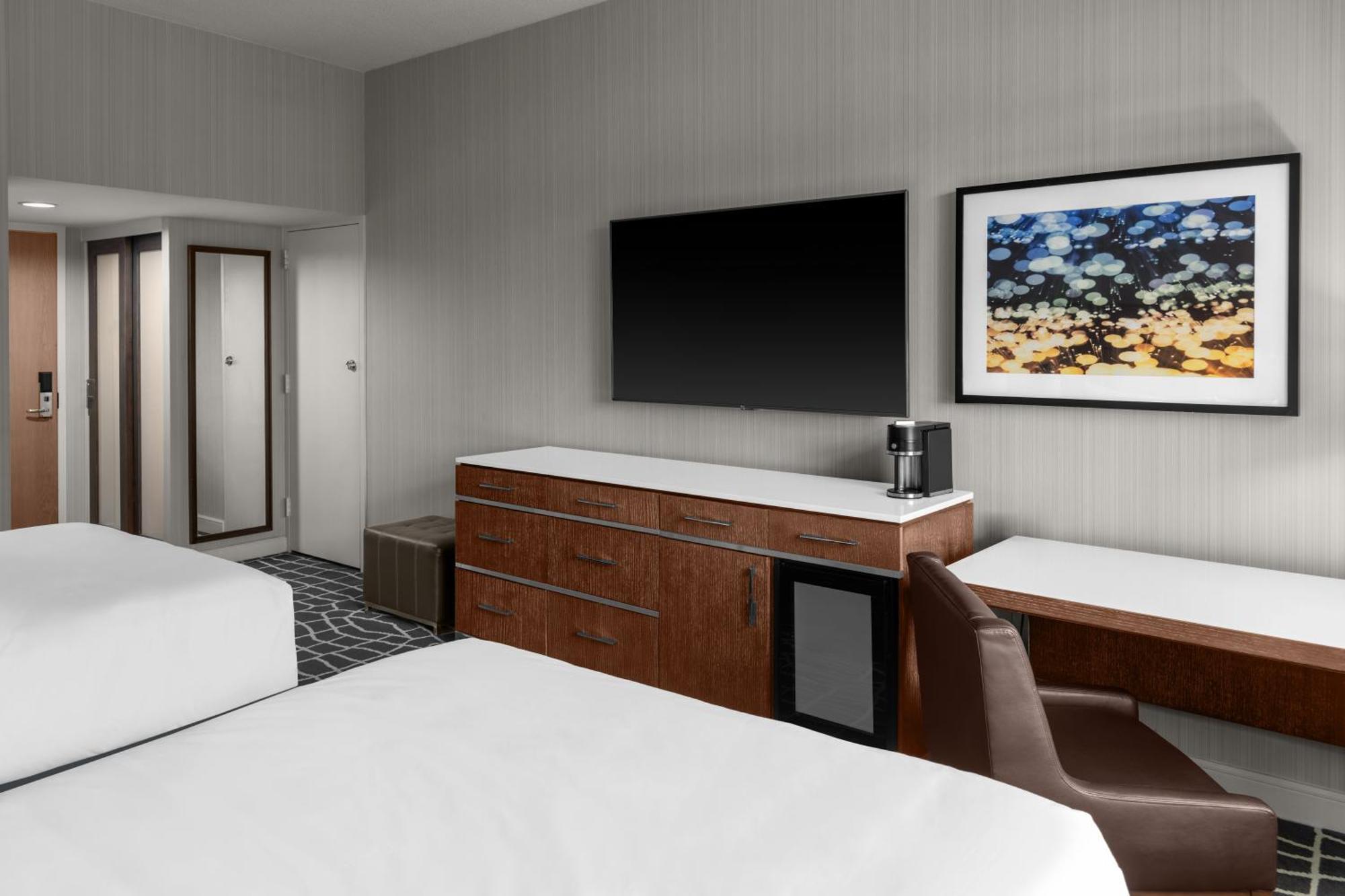 Queen Room Two Queen Beds Atrium View Balcony