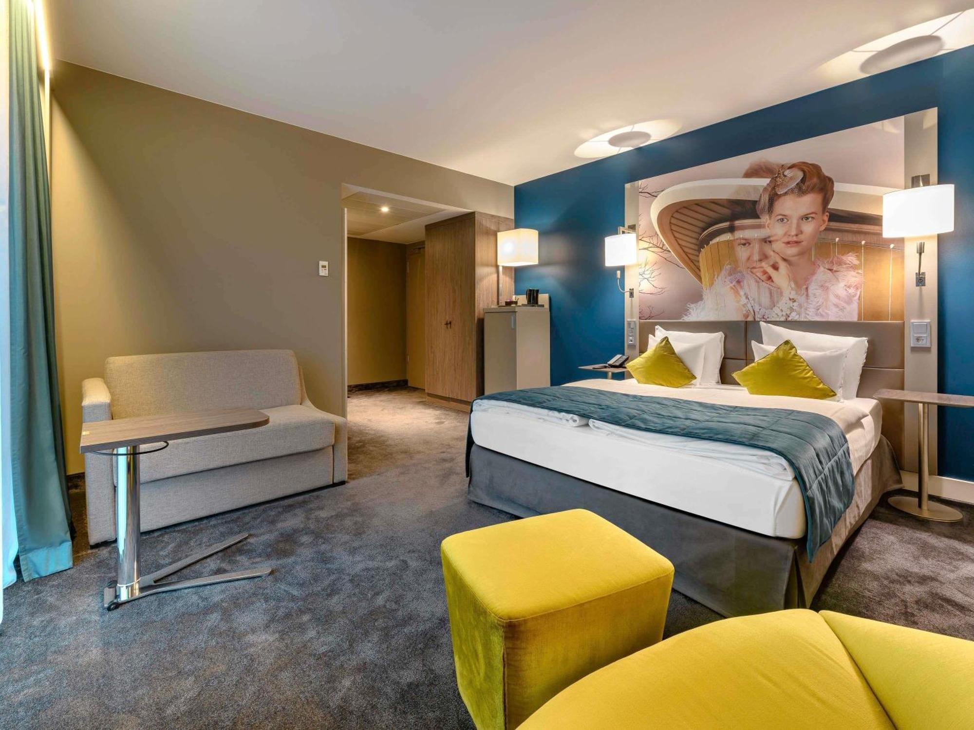 Superior Queen Room Sofa Bed