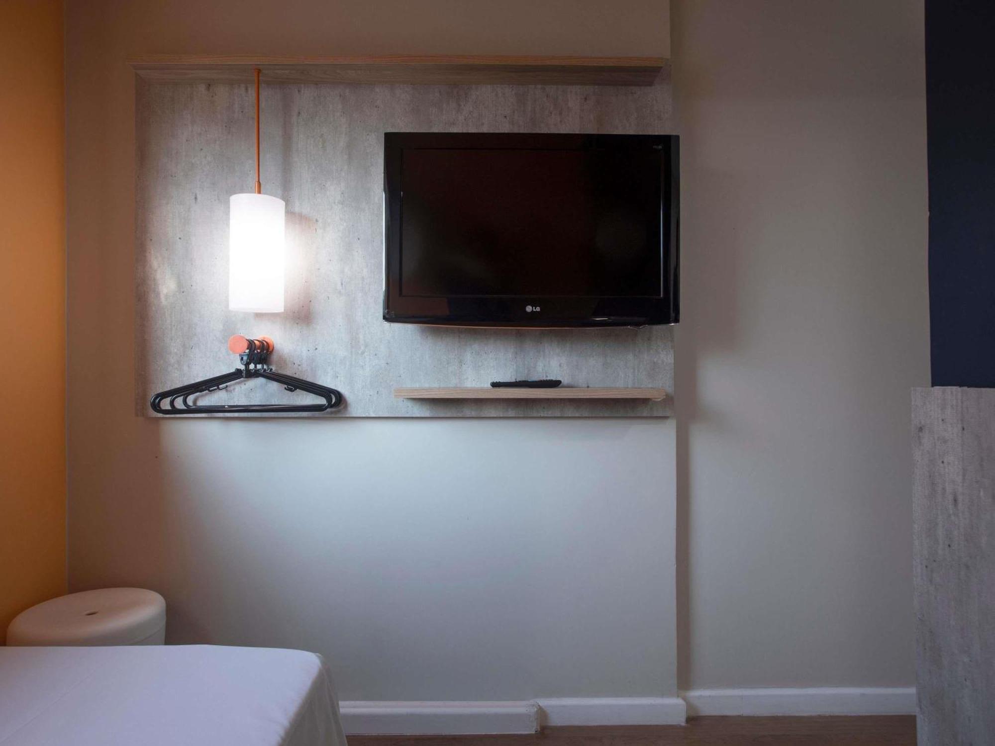 Standard Adapted Room Pull-Out Bed