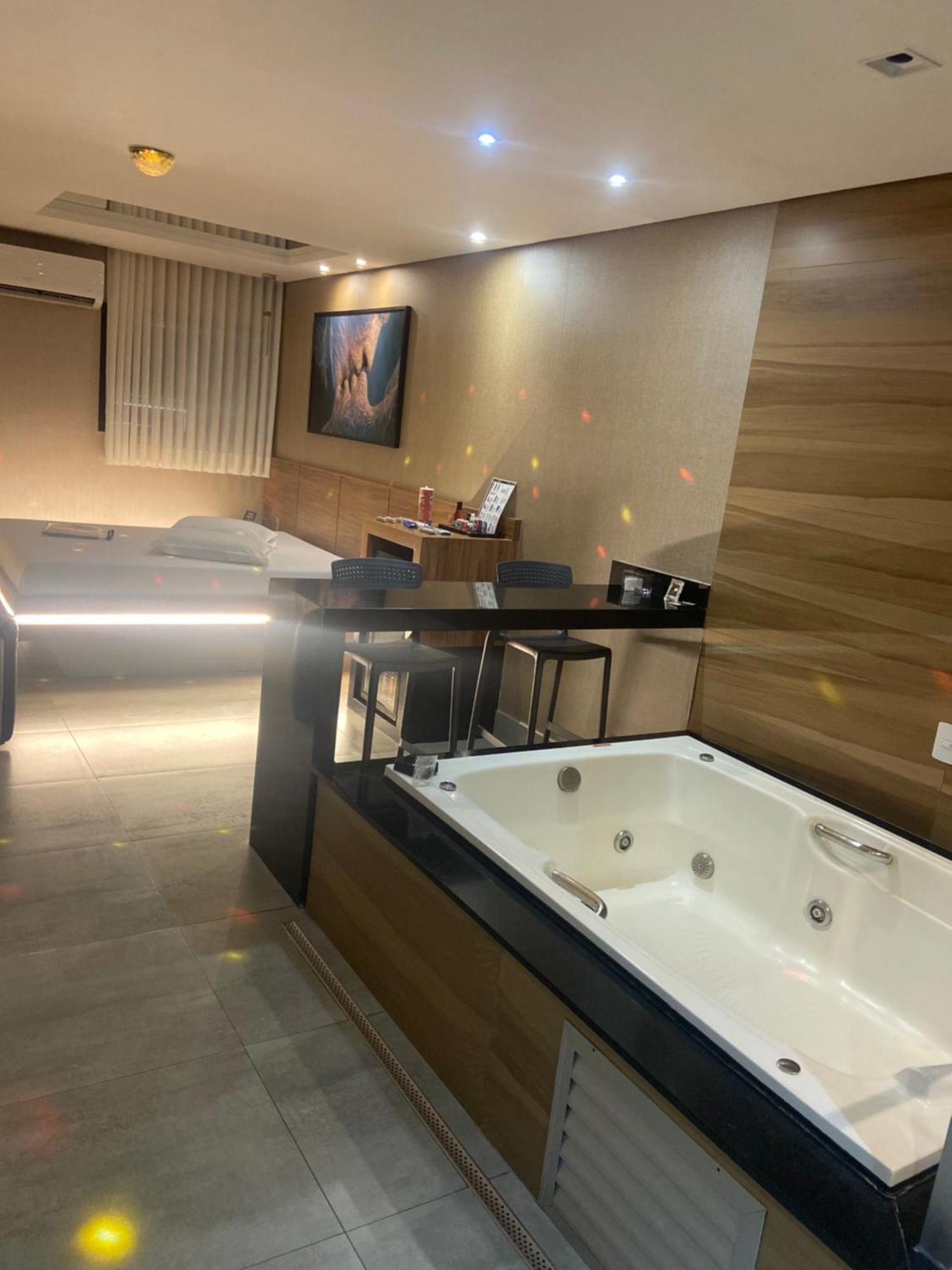 Deluxe Suite Spa Bath