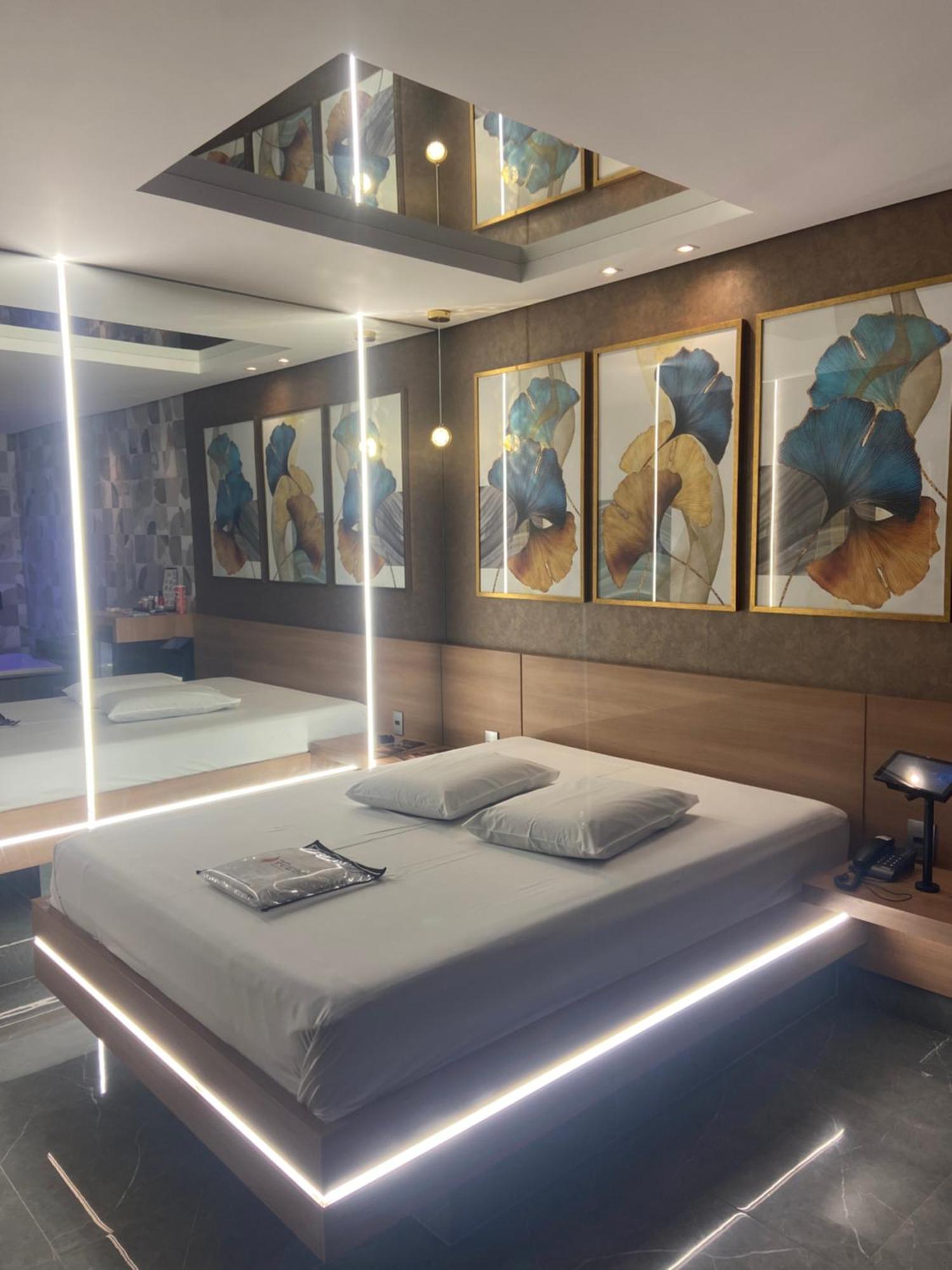 Deluxe Suite Spa Bath
