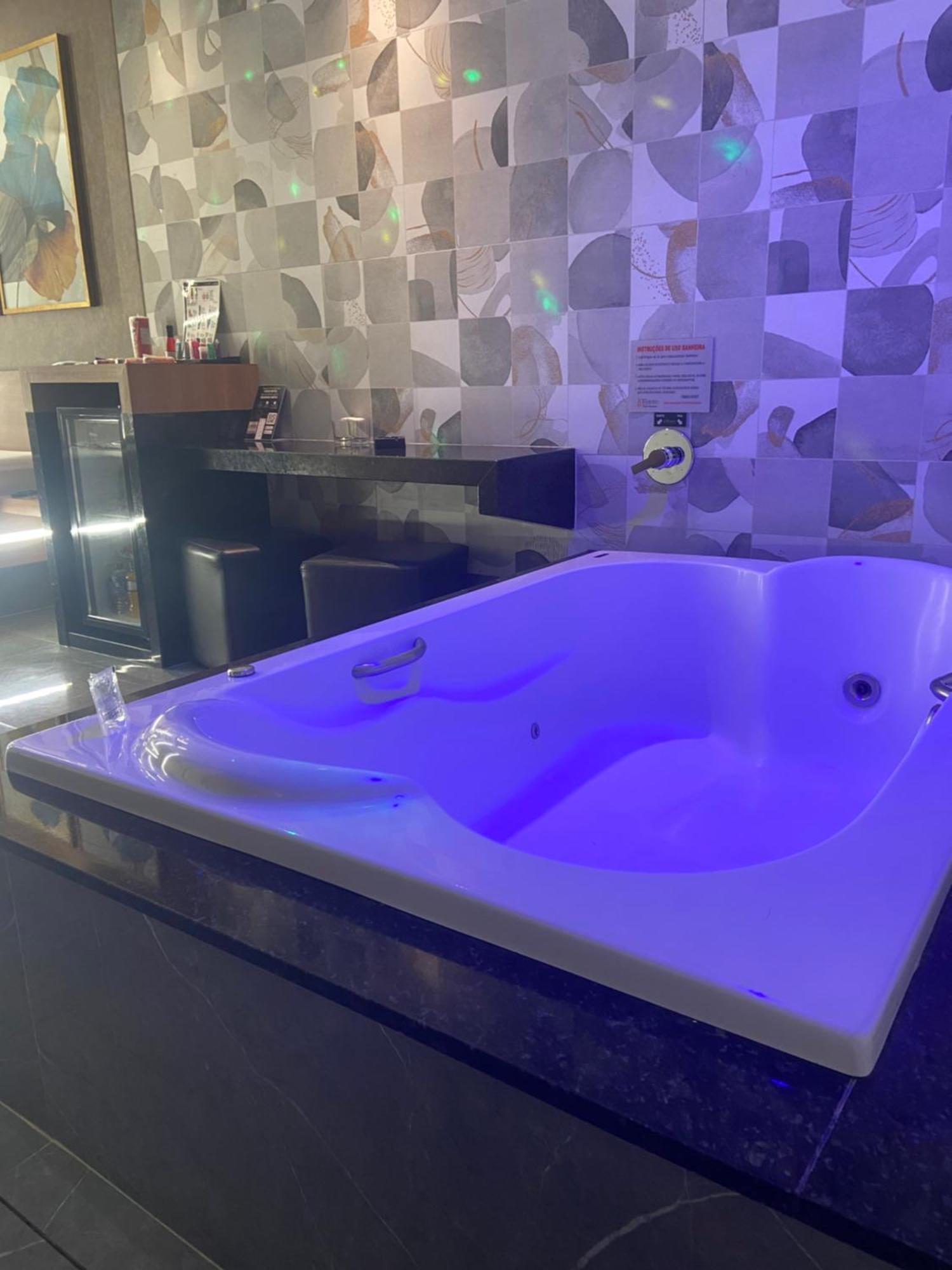 Deluxe Suite Spa Bath