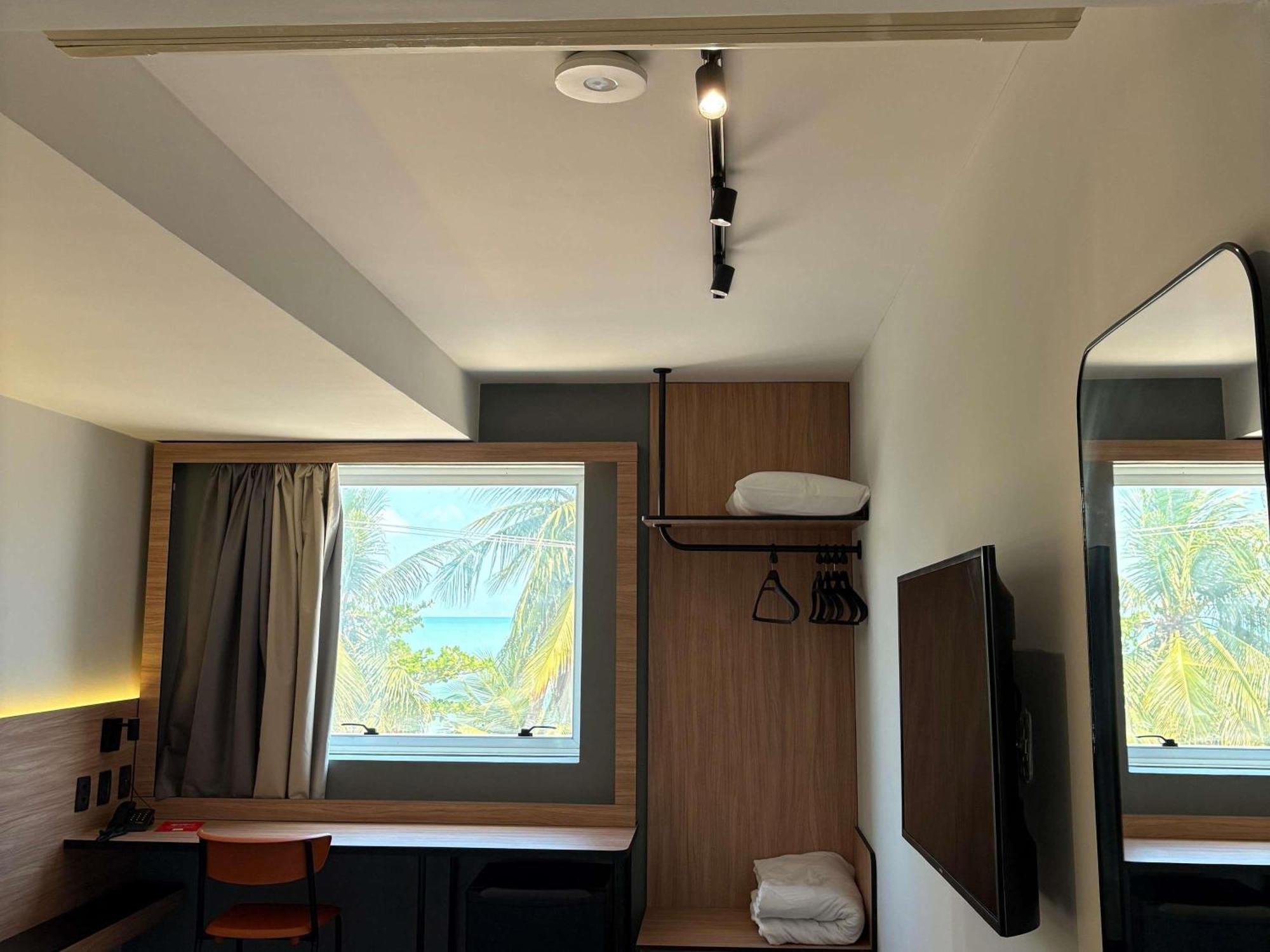 Superior Queen Room Oceanfront
