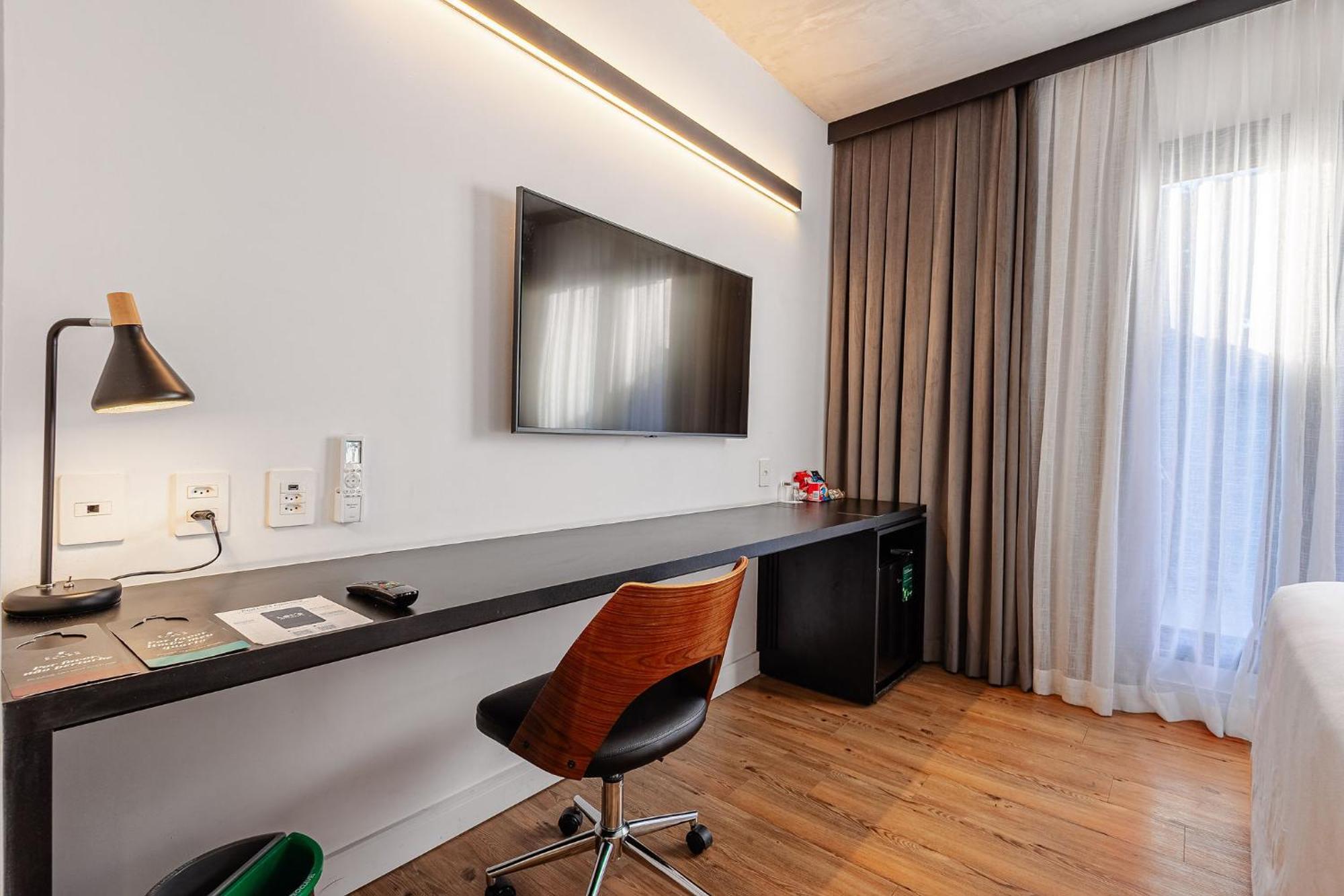 Standard Queen Room