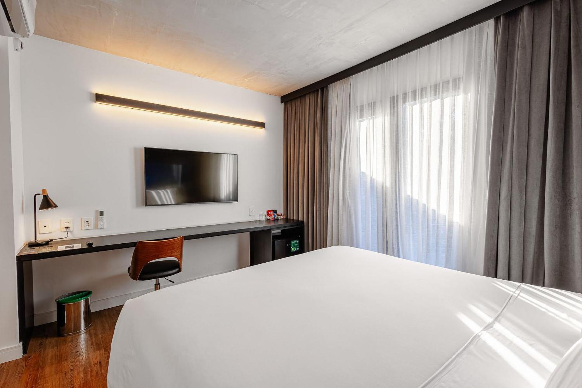 Standard Queen Room