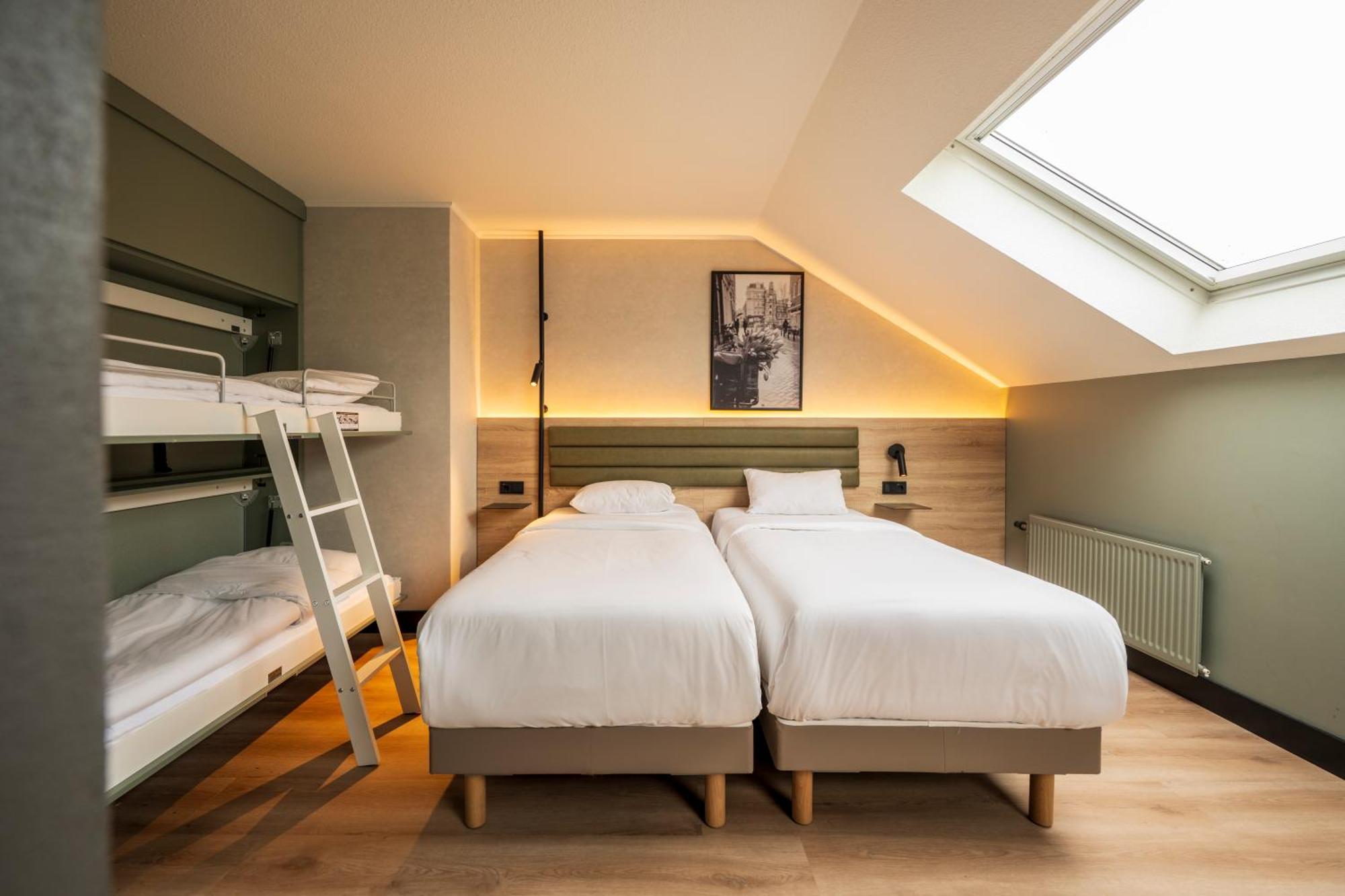 Standard Room 1 Queen Bed 2 Bunk Beds