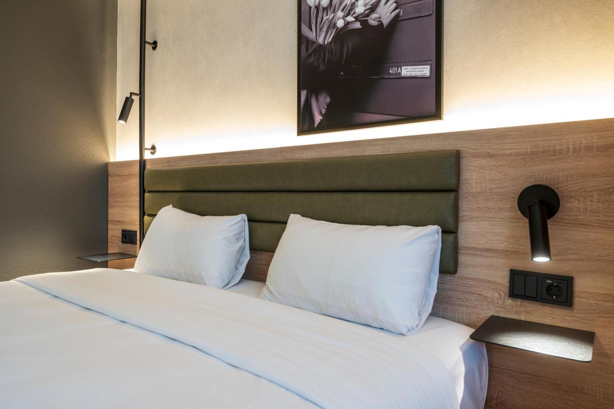 Standard Room 1 Queen Bed