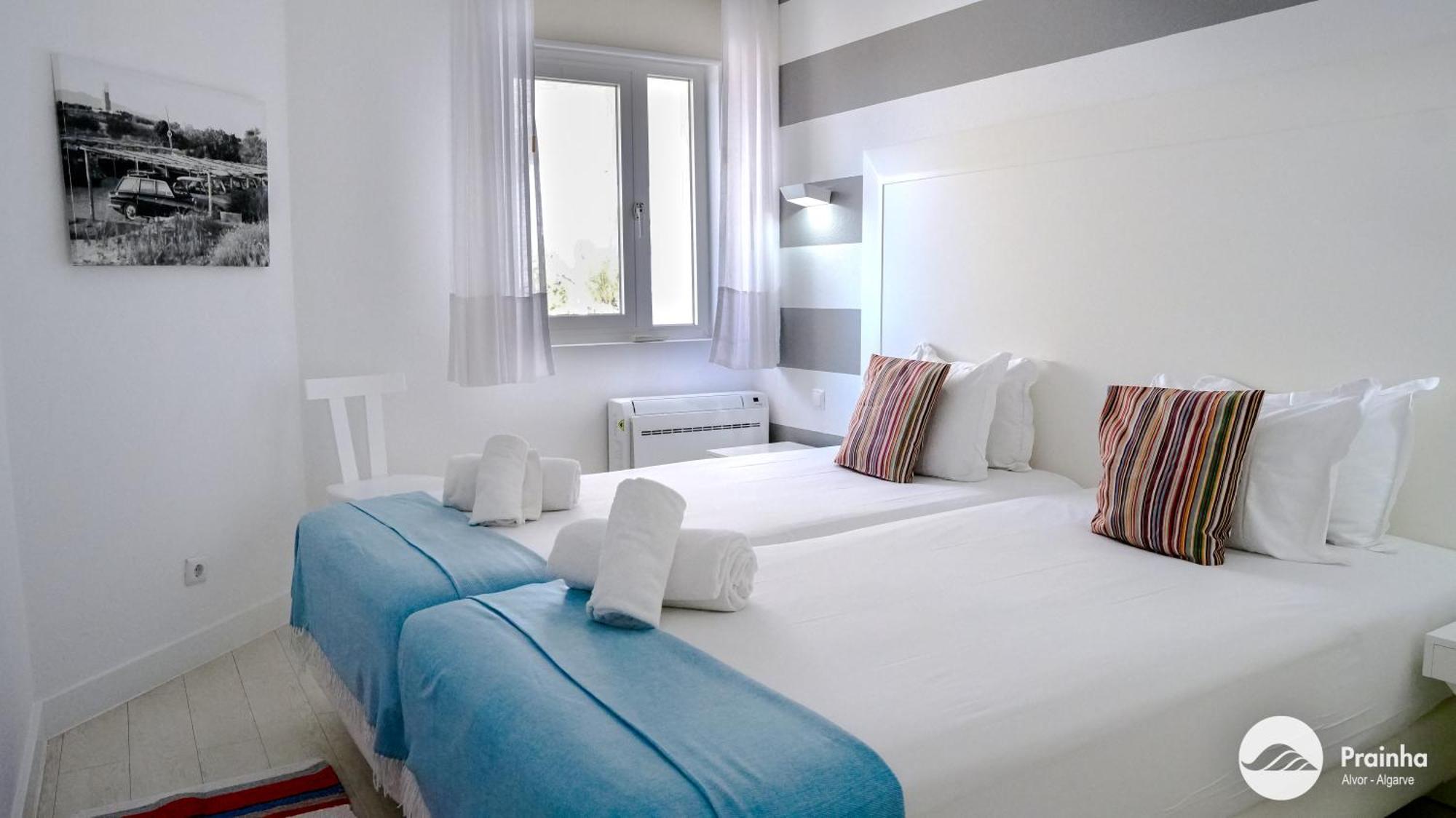 One-Bedroom Apartment Sea View