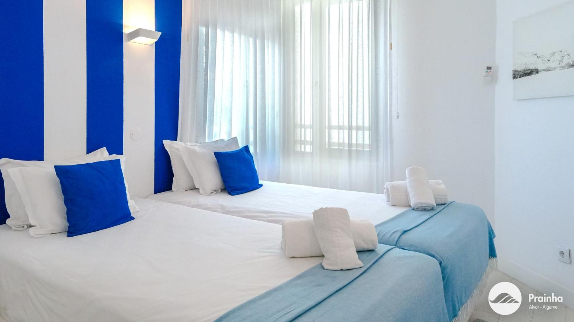 One-Bedroom Apartment Sea View