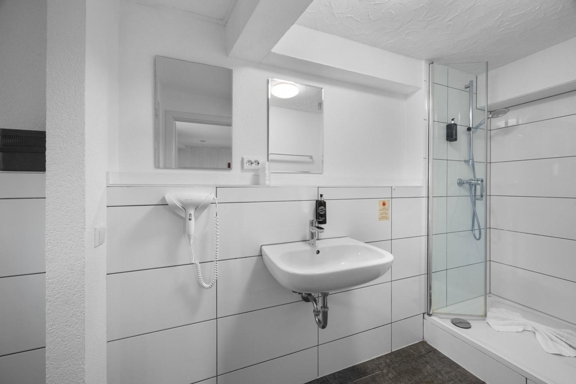 5-Bed Room