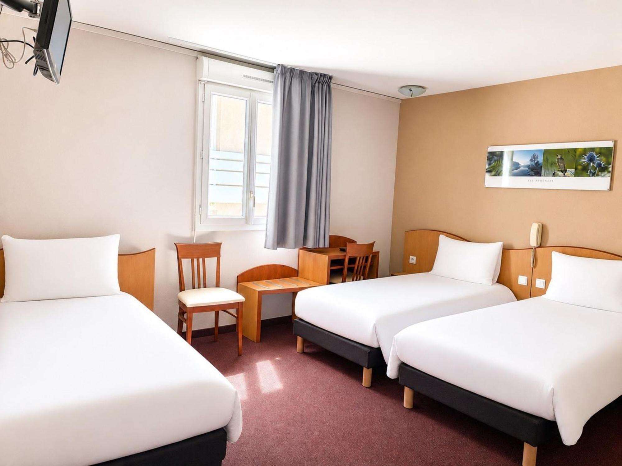 Standard Room 3 Single Beds