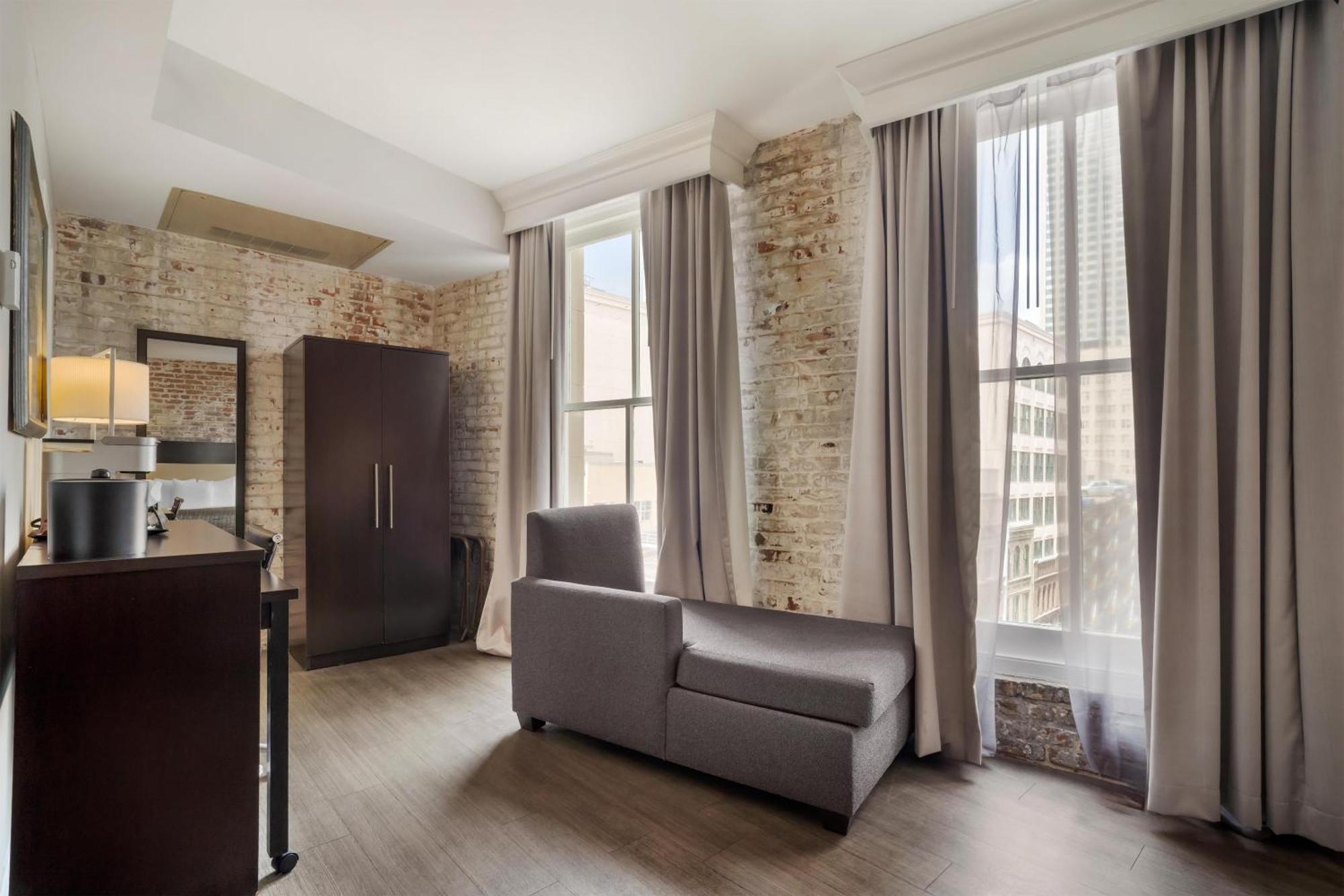 Double Room Two Double Beds Spa Bath No Window or Non-Smoking