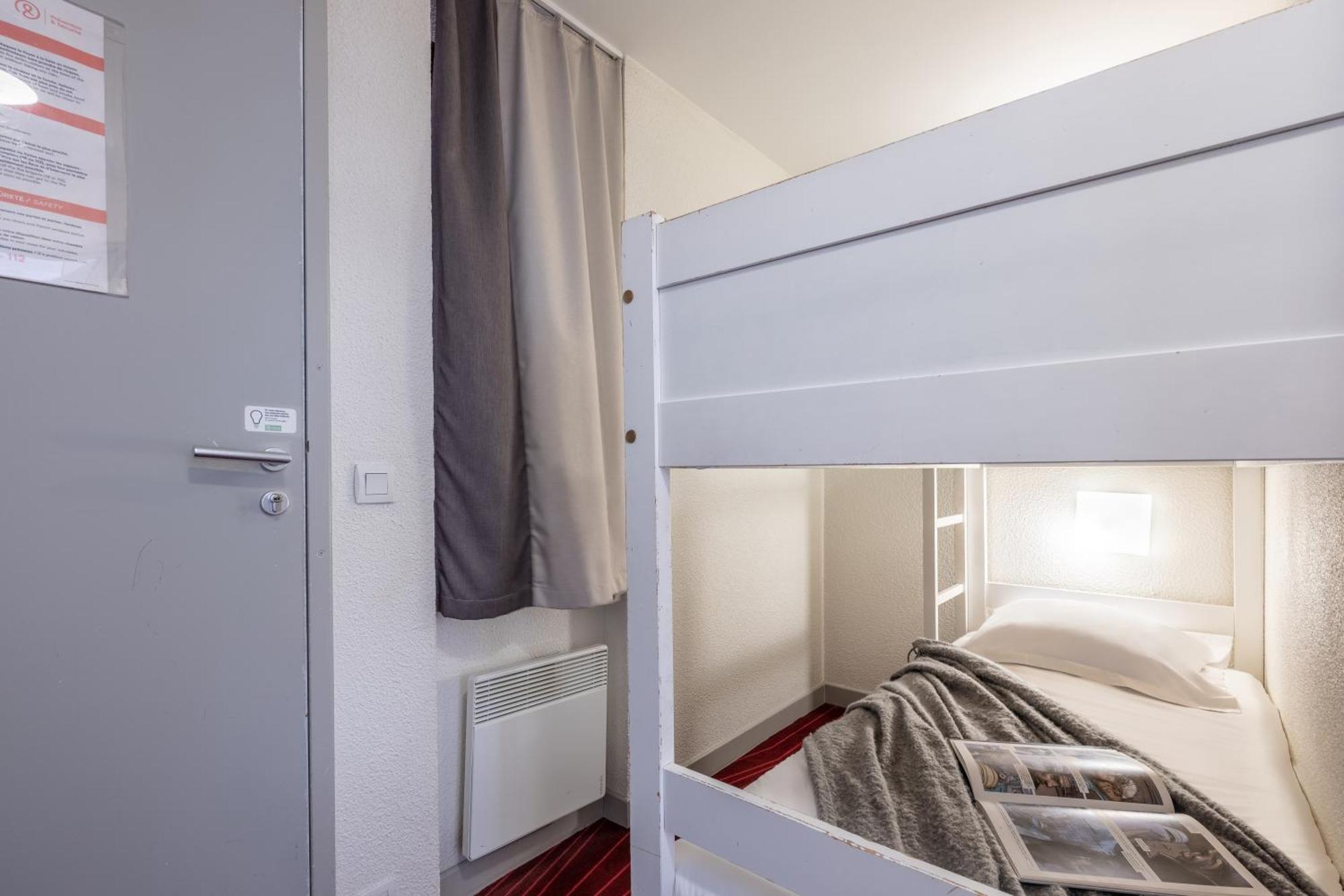 One-Bedroom Apartment Sleeping Alcove Open Mountain View