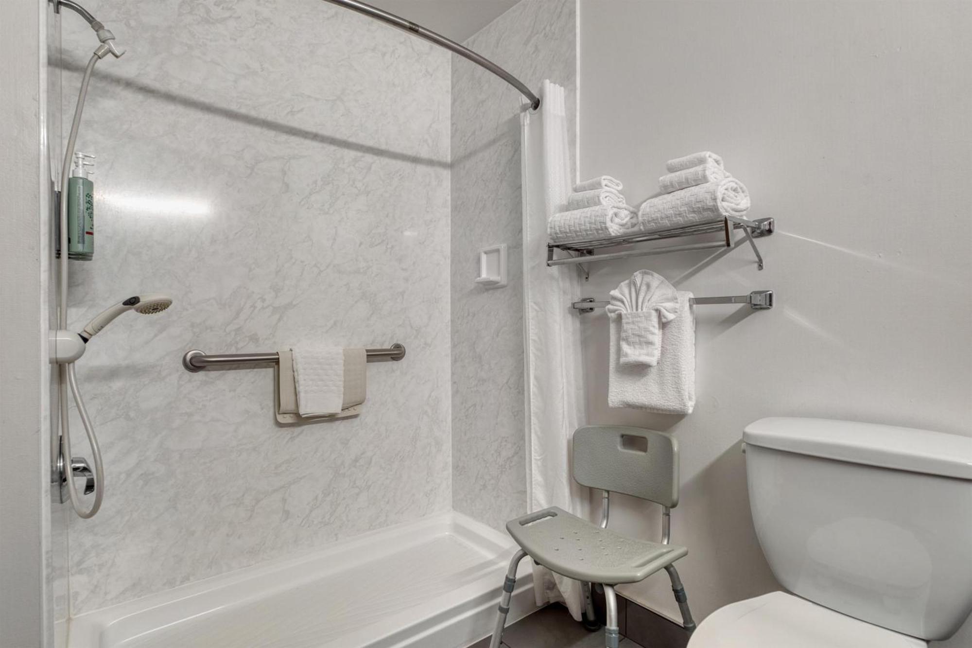 Queen Room Roll Shower Non-Smoking or Mobility Access