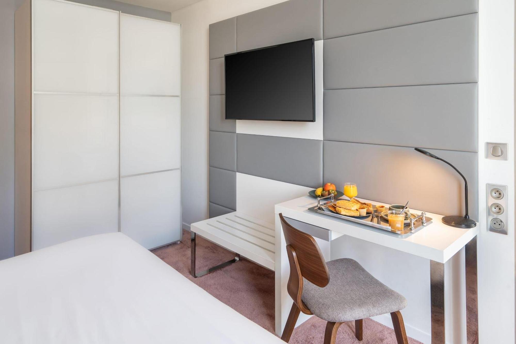 Standard Queen Room