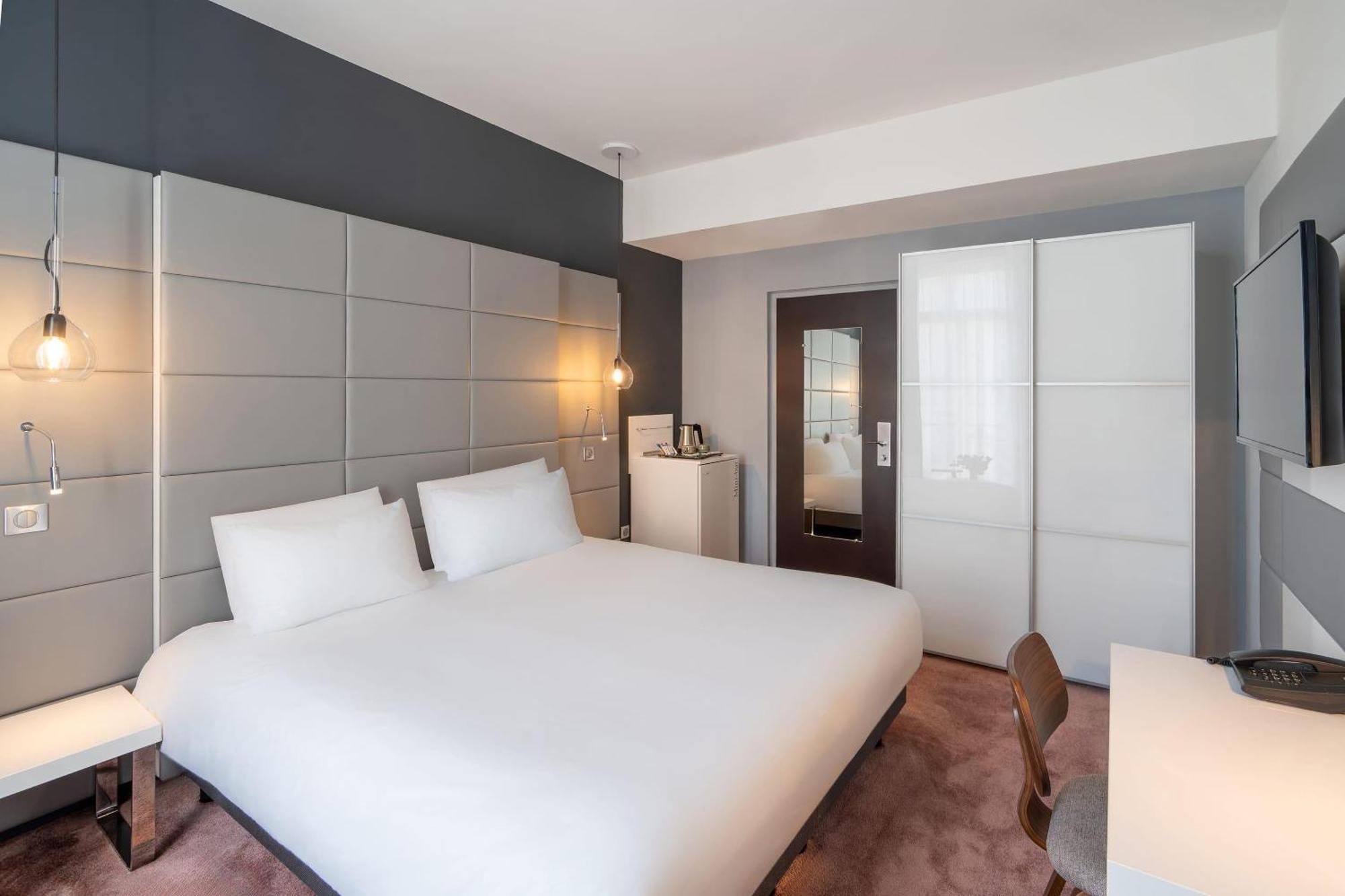 Standard Queen Room