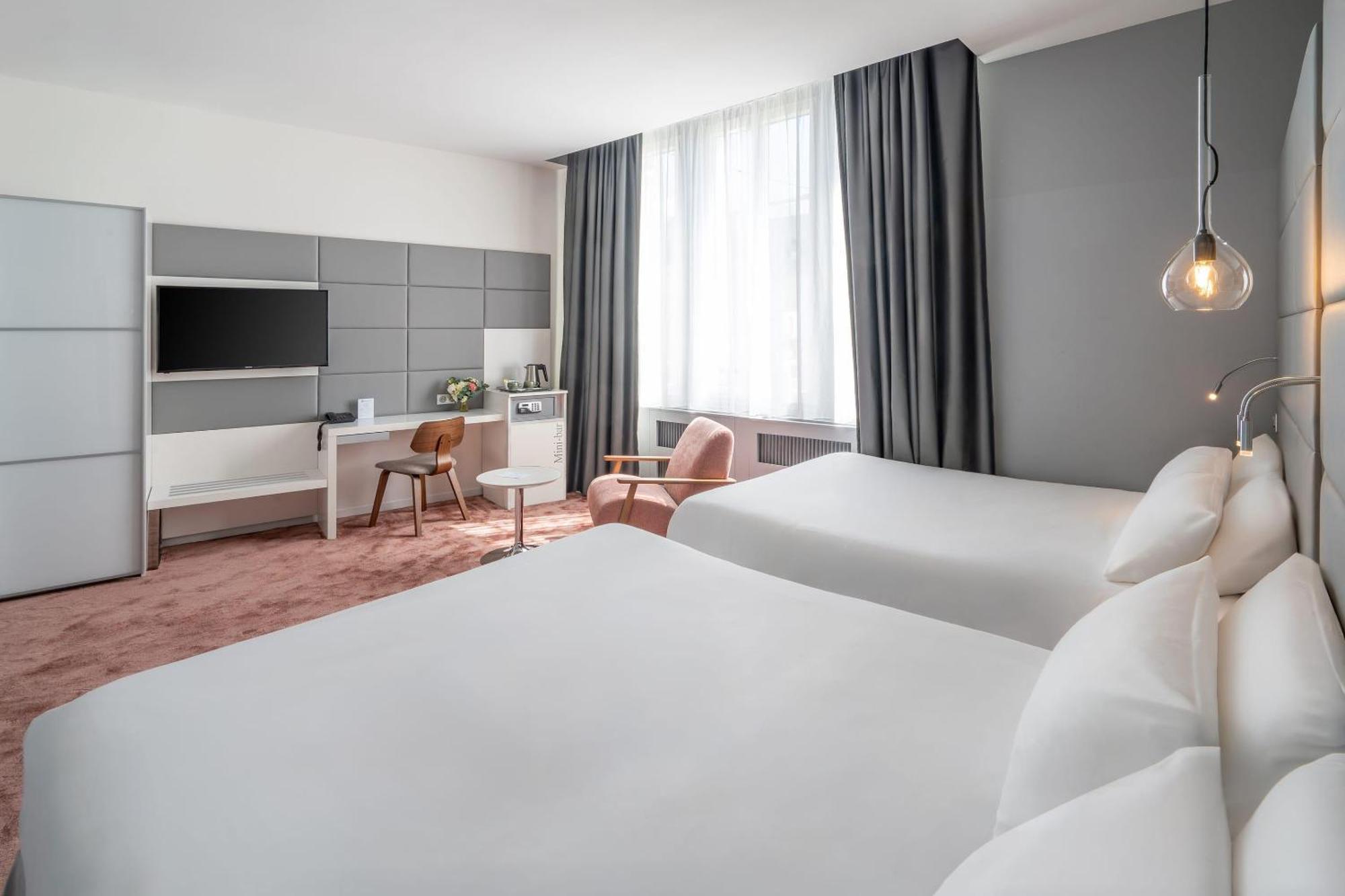 Family Room Two Queen Beds Non-Smoking