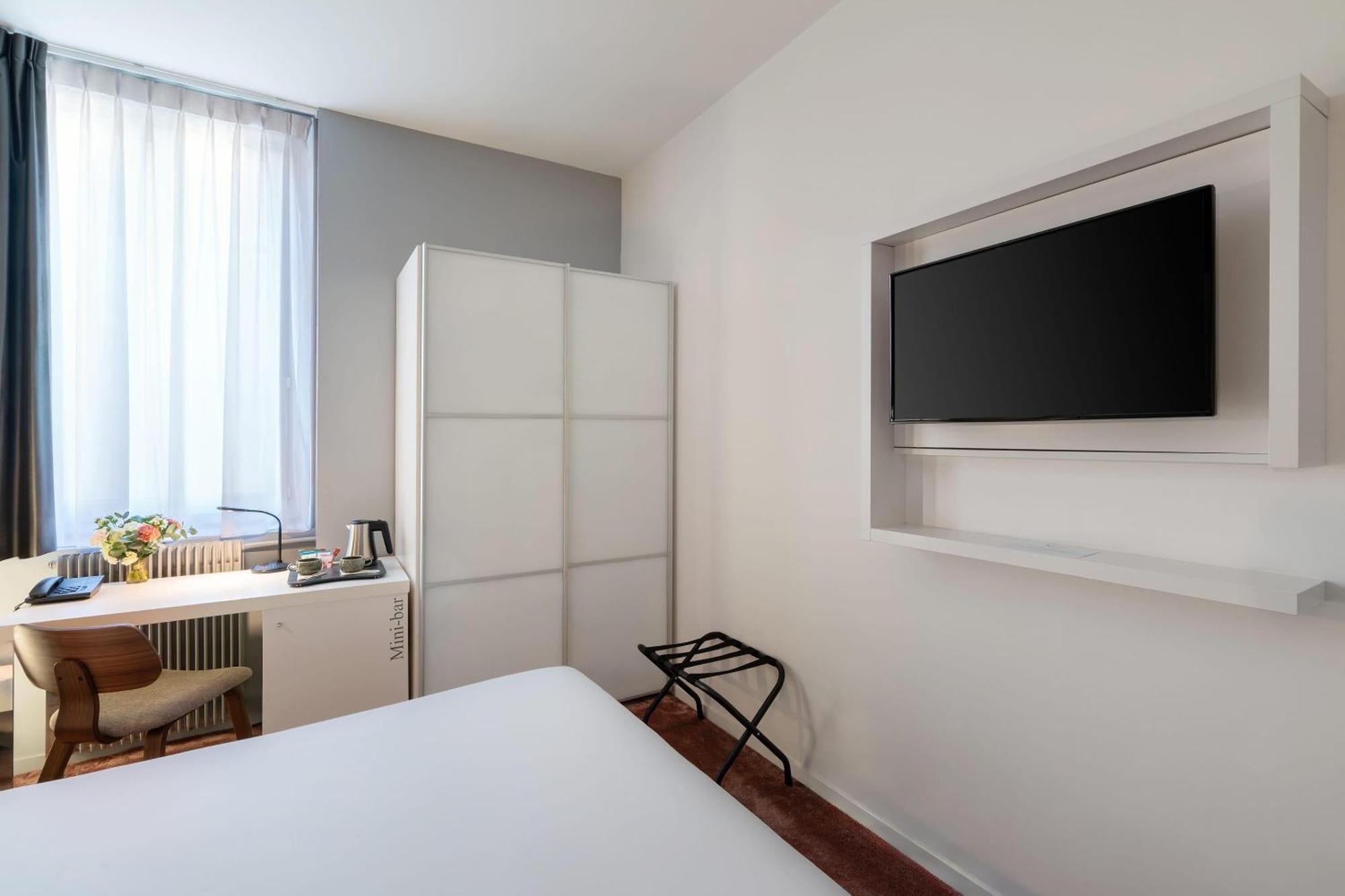 Standard Queen Room