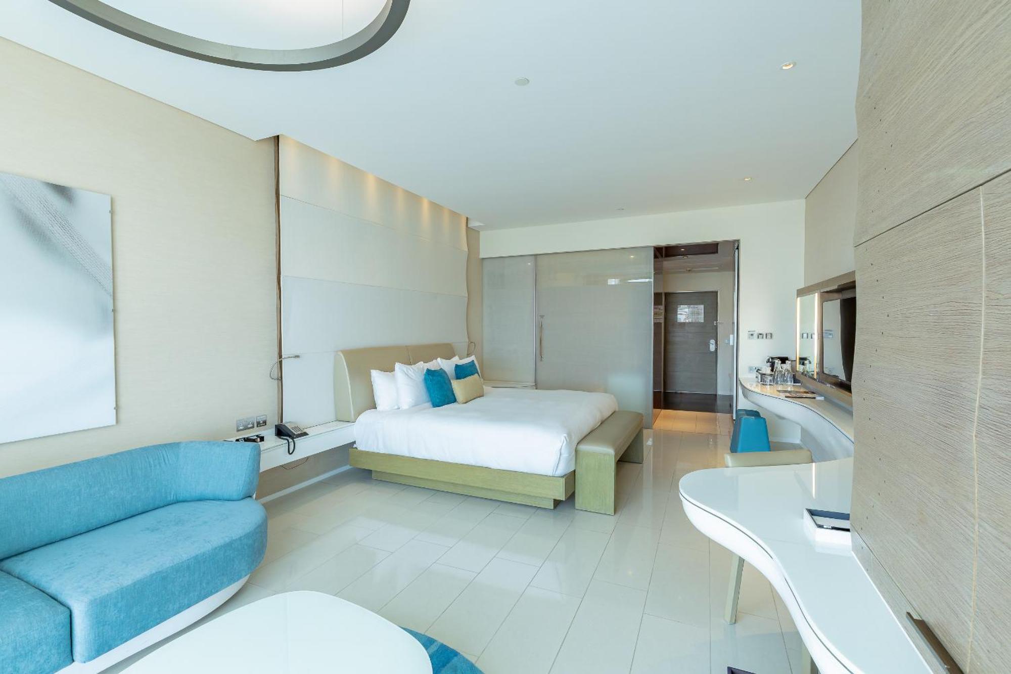 Superior Guest room 1 King Balcony Complimentary Yas Beach Access