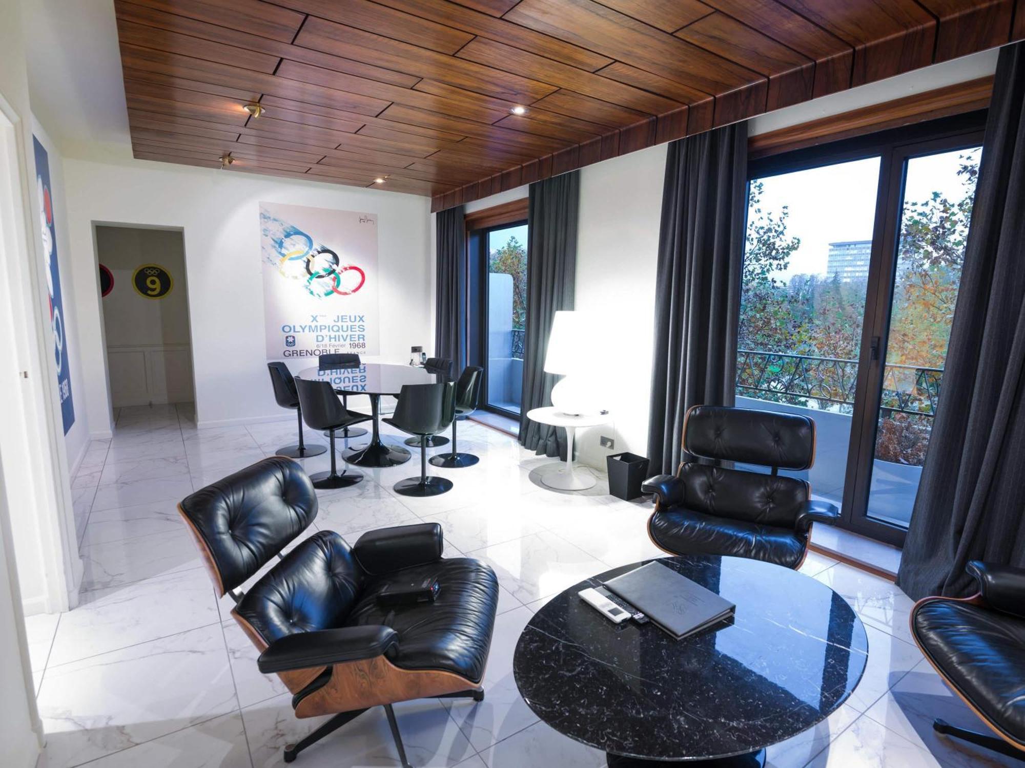 Deluxe Suite Balcony Park View Lounge Area