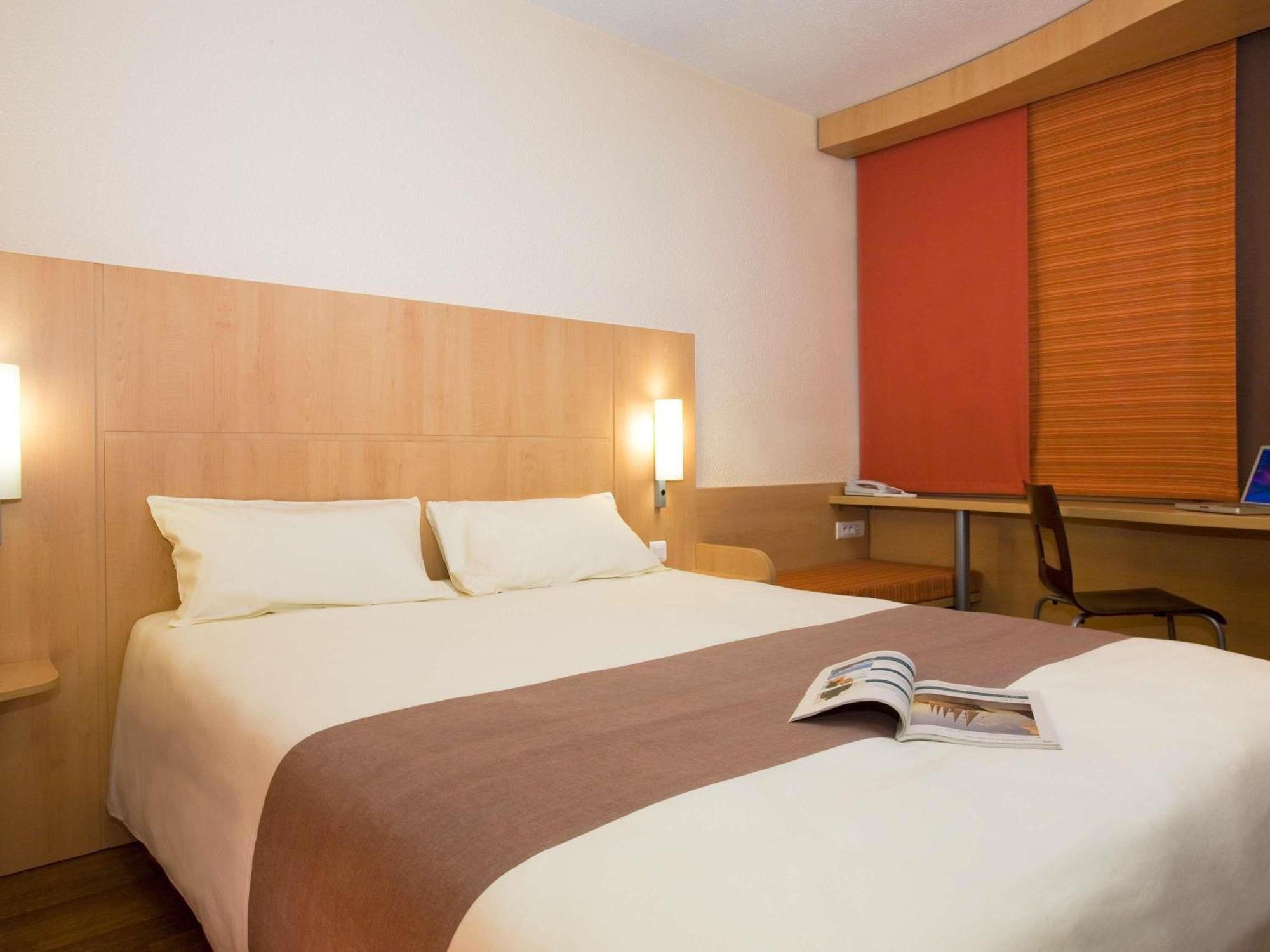 Standard Double Room Mobility Access