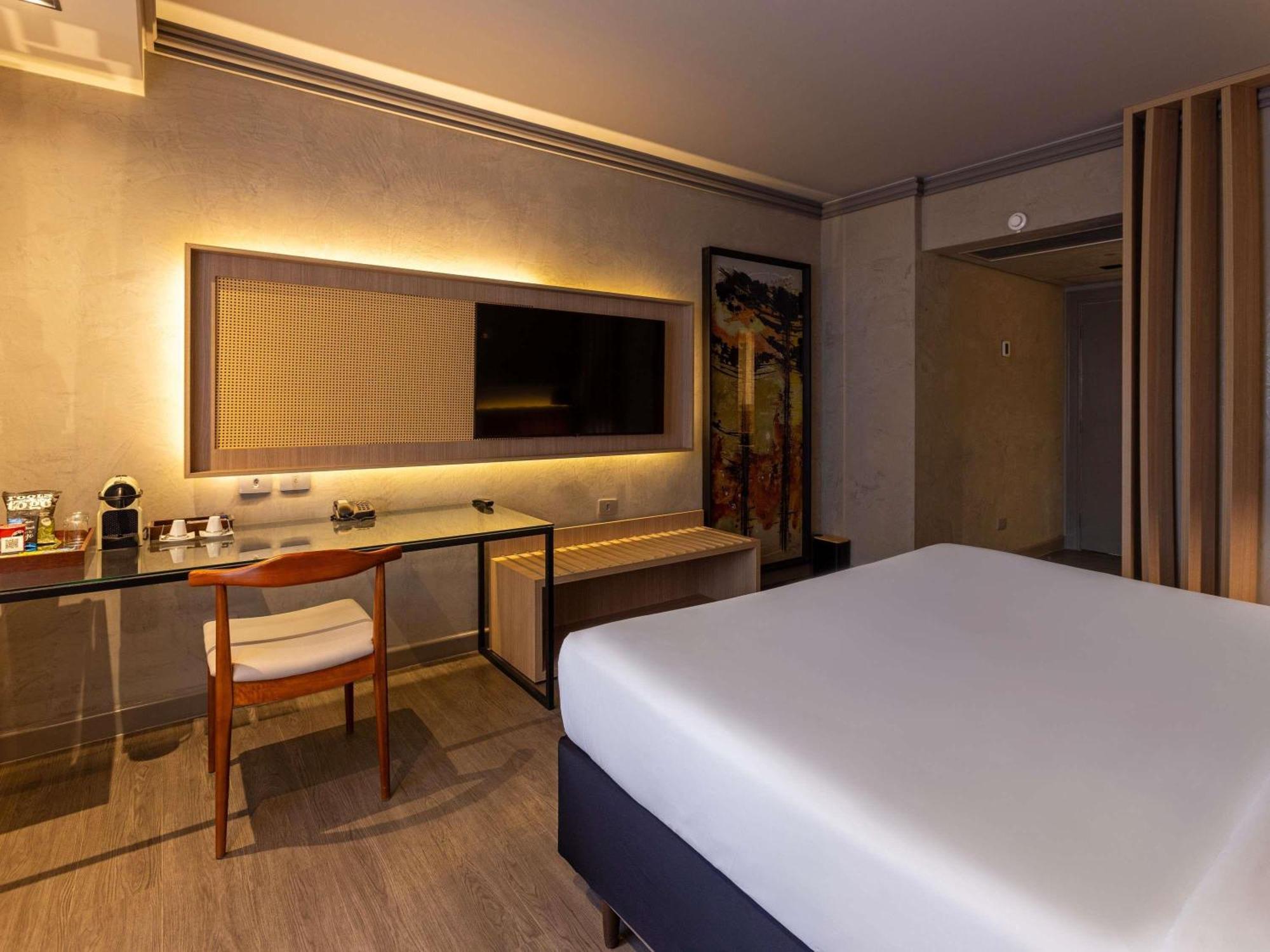 Premium Luxury Queen Room