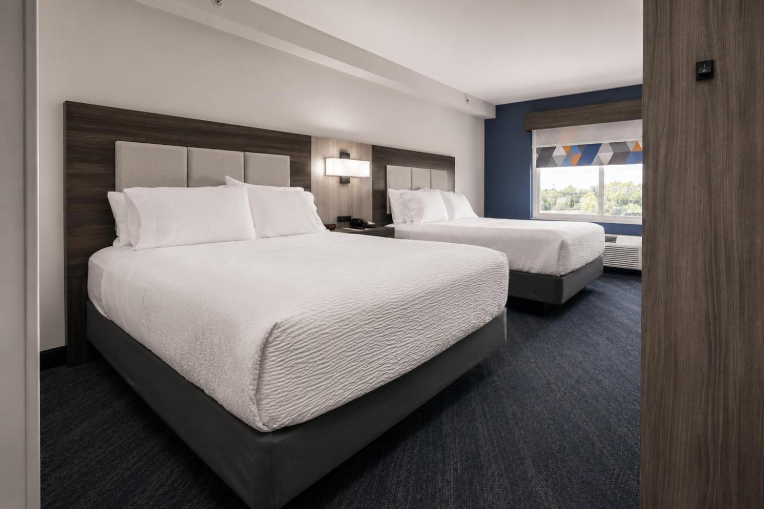 Standard Queen Room Two Queen Beds