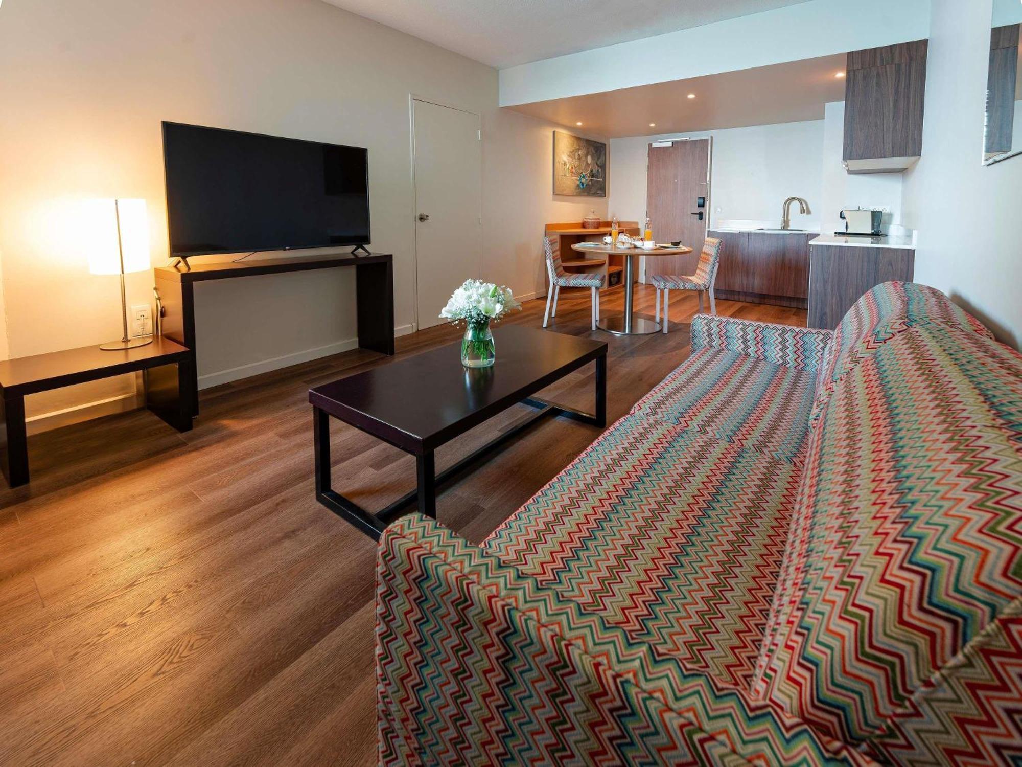 Junior Suite One Double Bed Ocean Side
