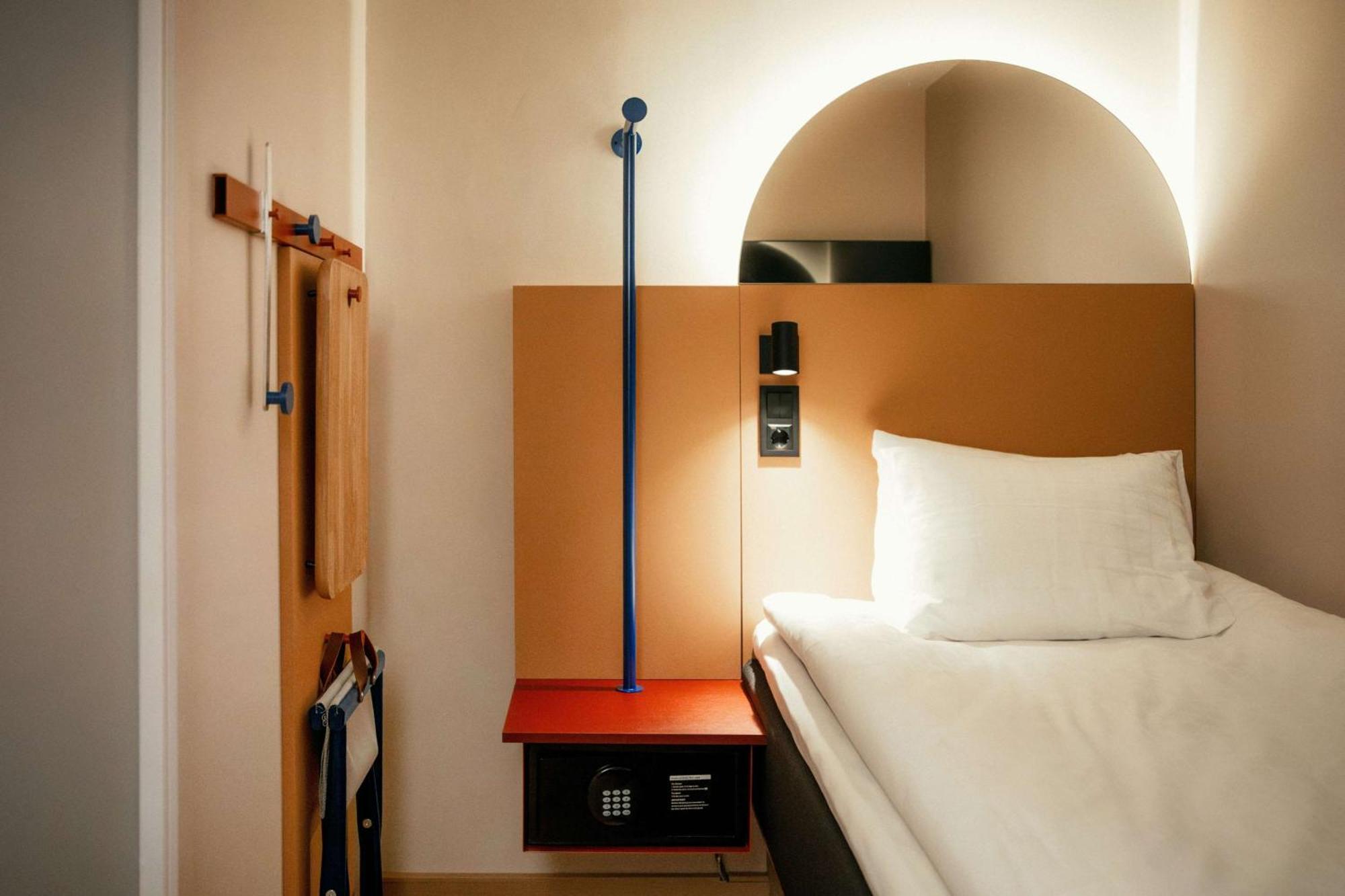 Small Single Room without Window