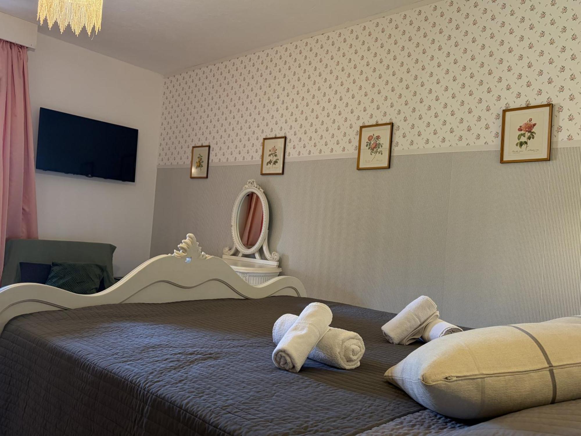 Double Room Private Bathroom
