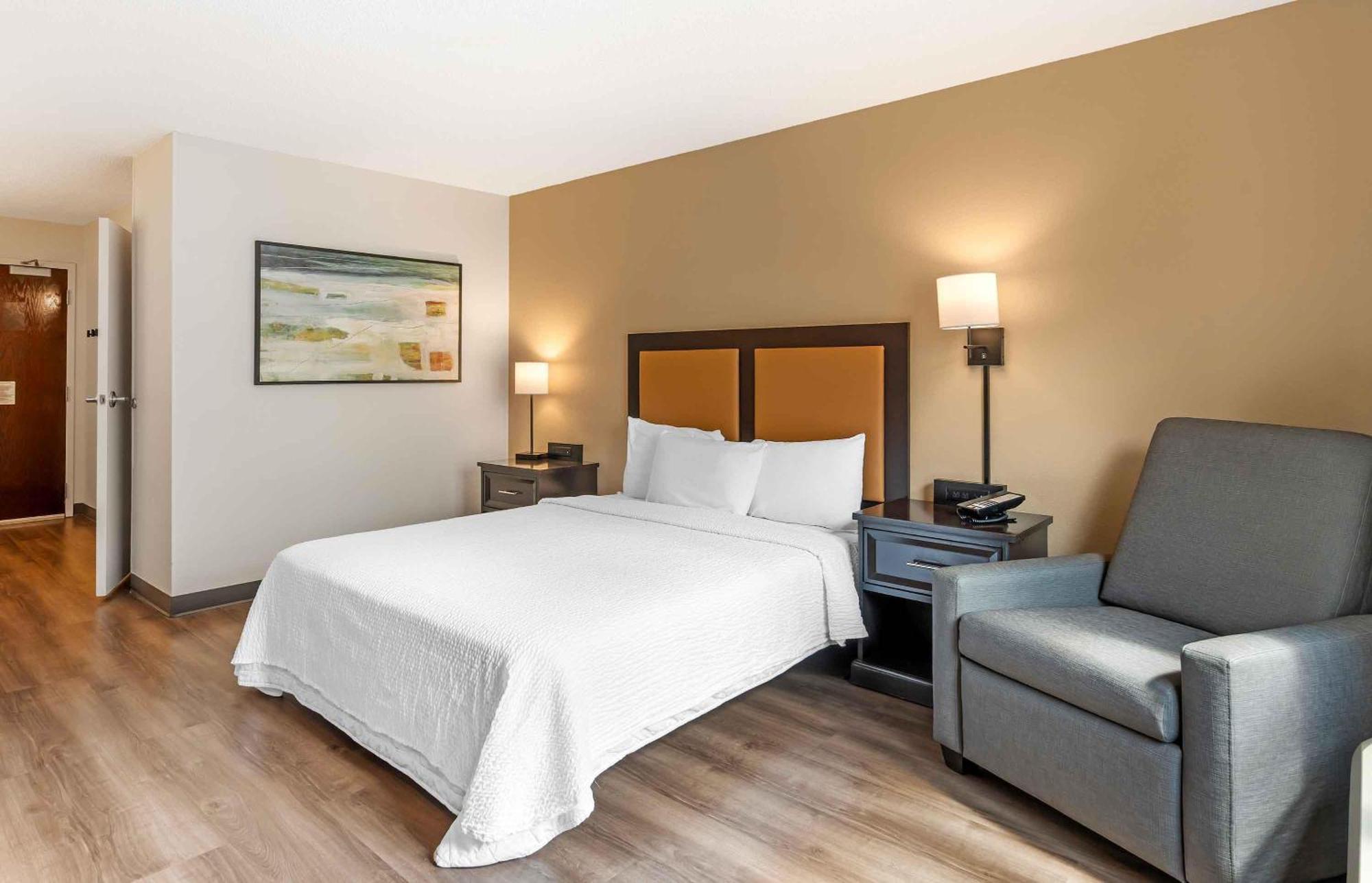 Queen studio with 1 Queen Bed - Disability Access/Non-Smoking