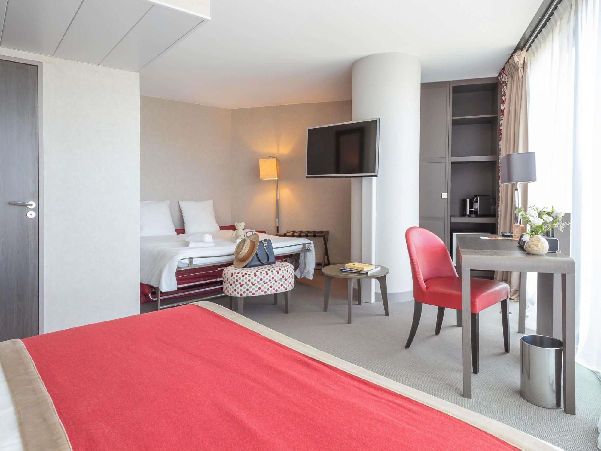 Junior Queen Suite