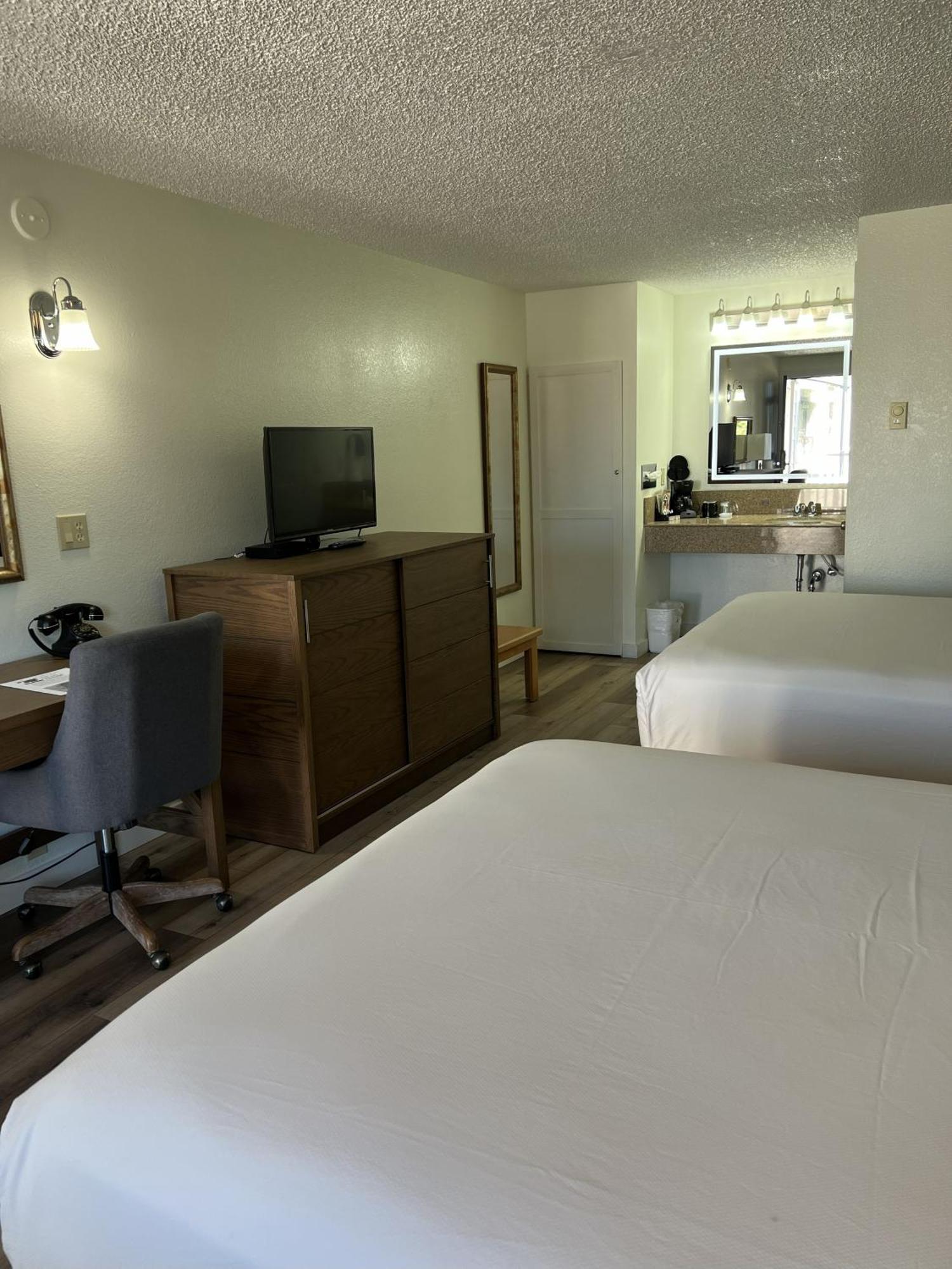 Queen Room Two Queen Beds Non-Smoking