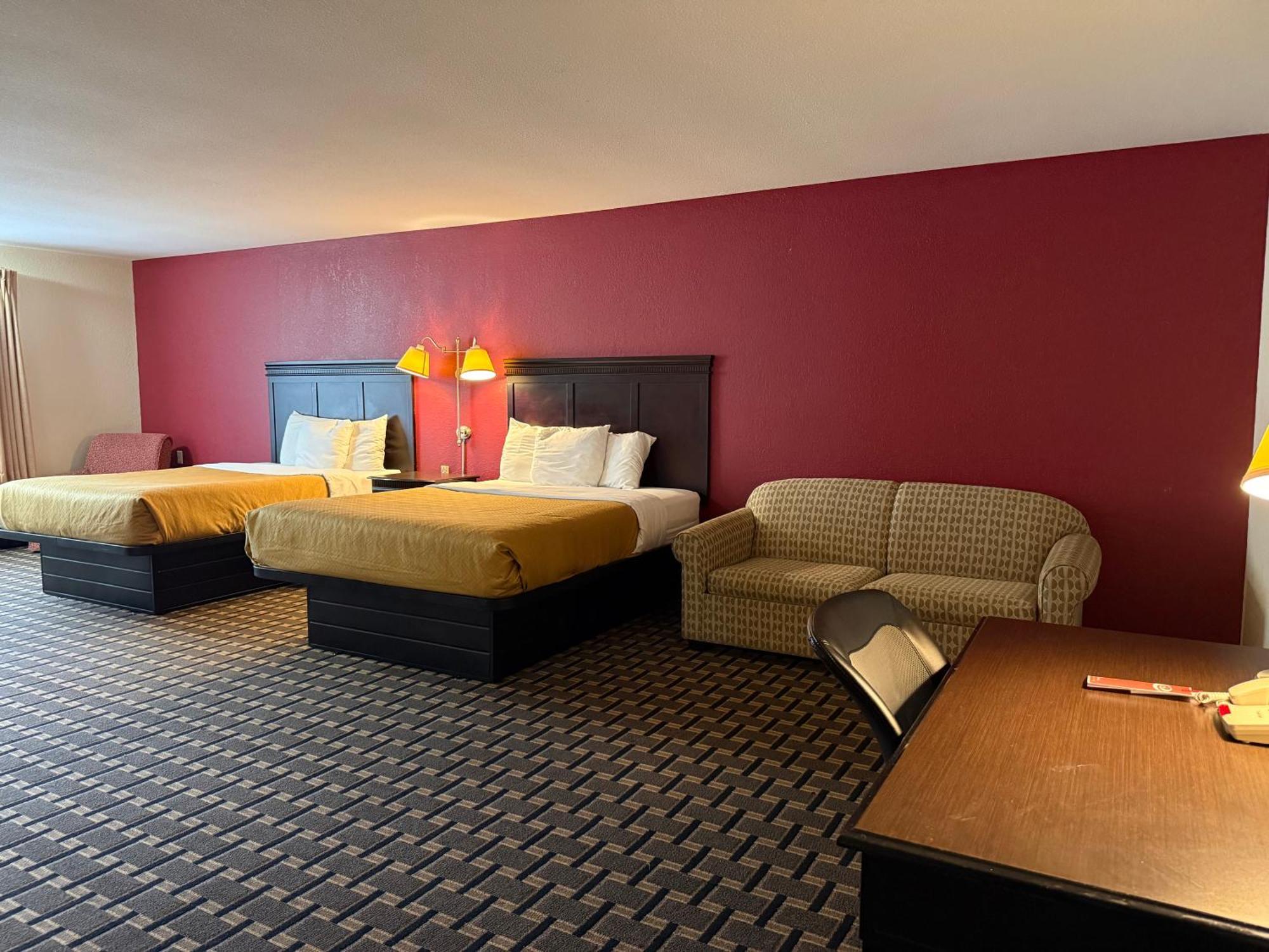 Suite Two Queen Beds Whirlpool Non-Smoking