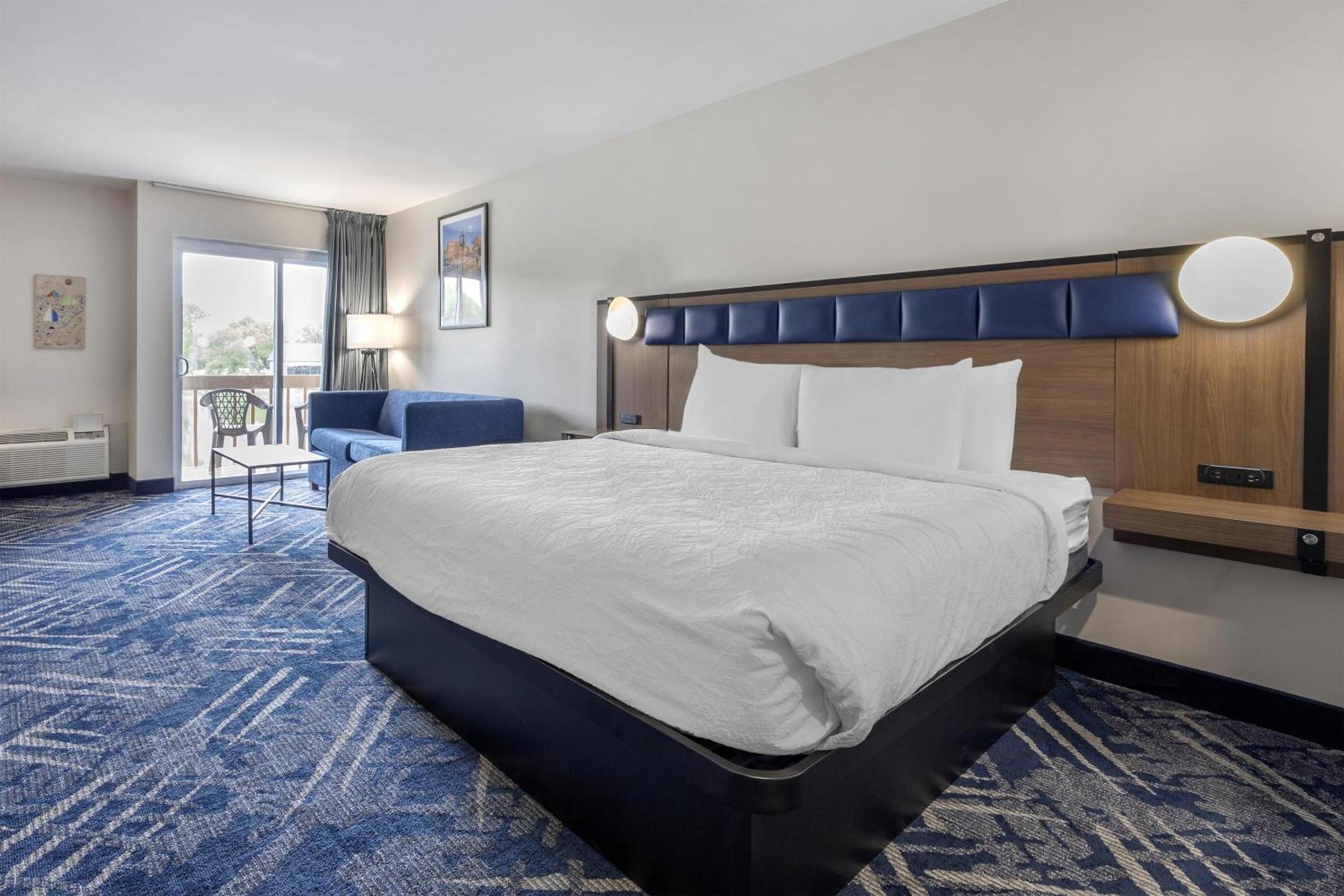 King Room Sofa Bed Lake Side or Non-Smoking