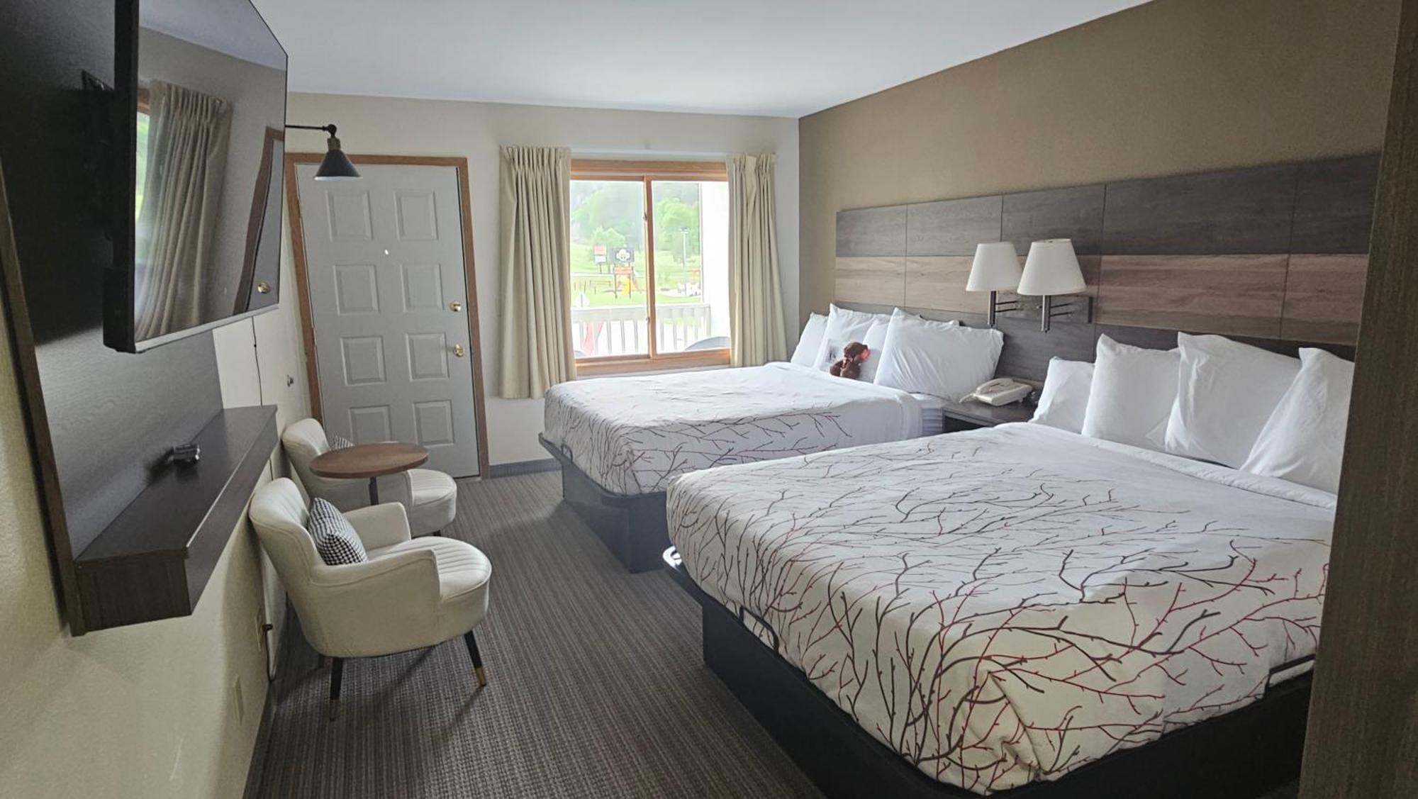 Queen Room Two Queen Beds Balcony