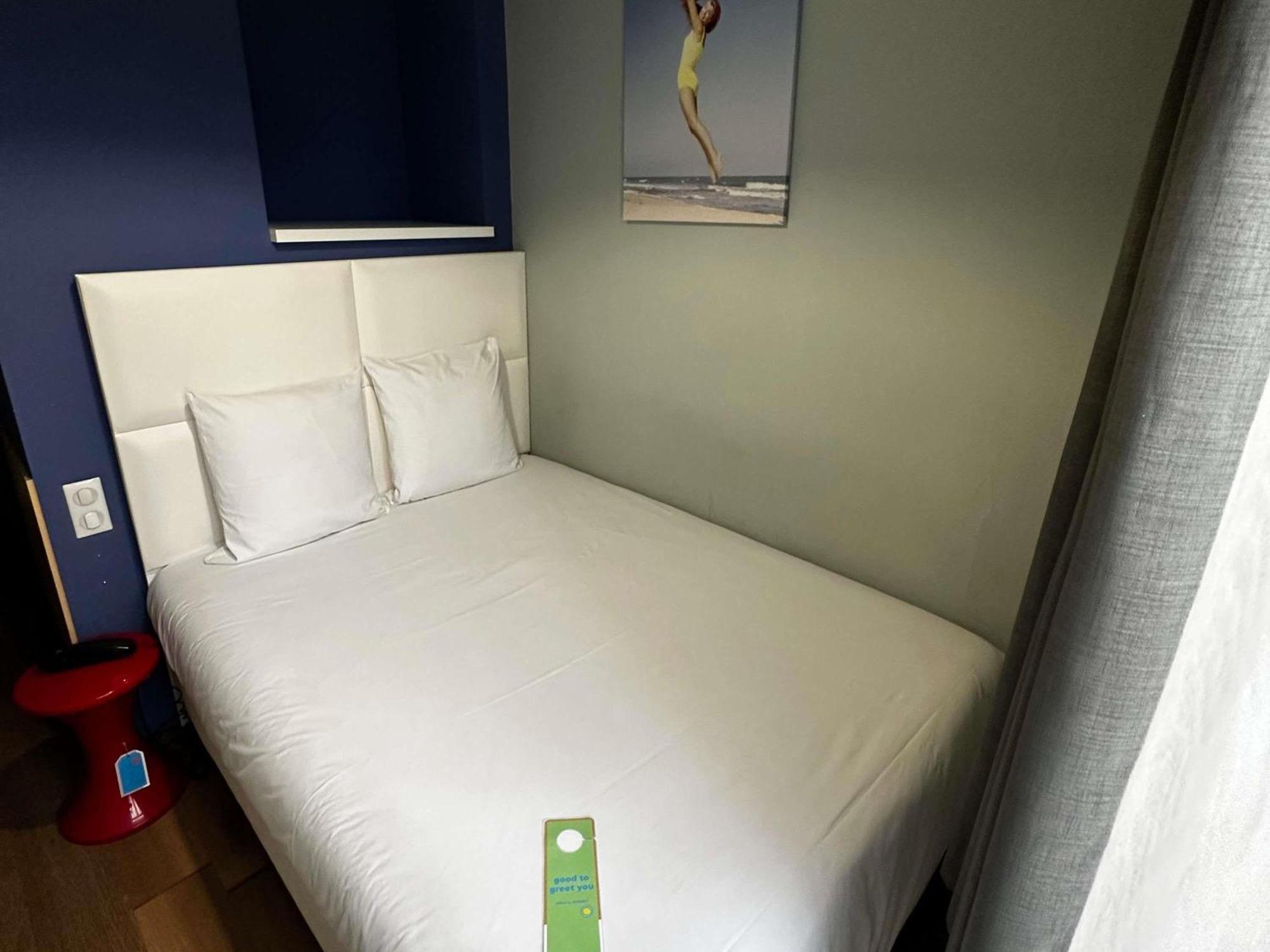 Pop Single Room One Large Single Bed