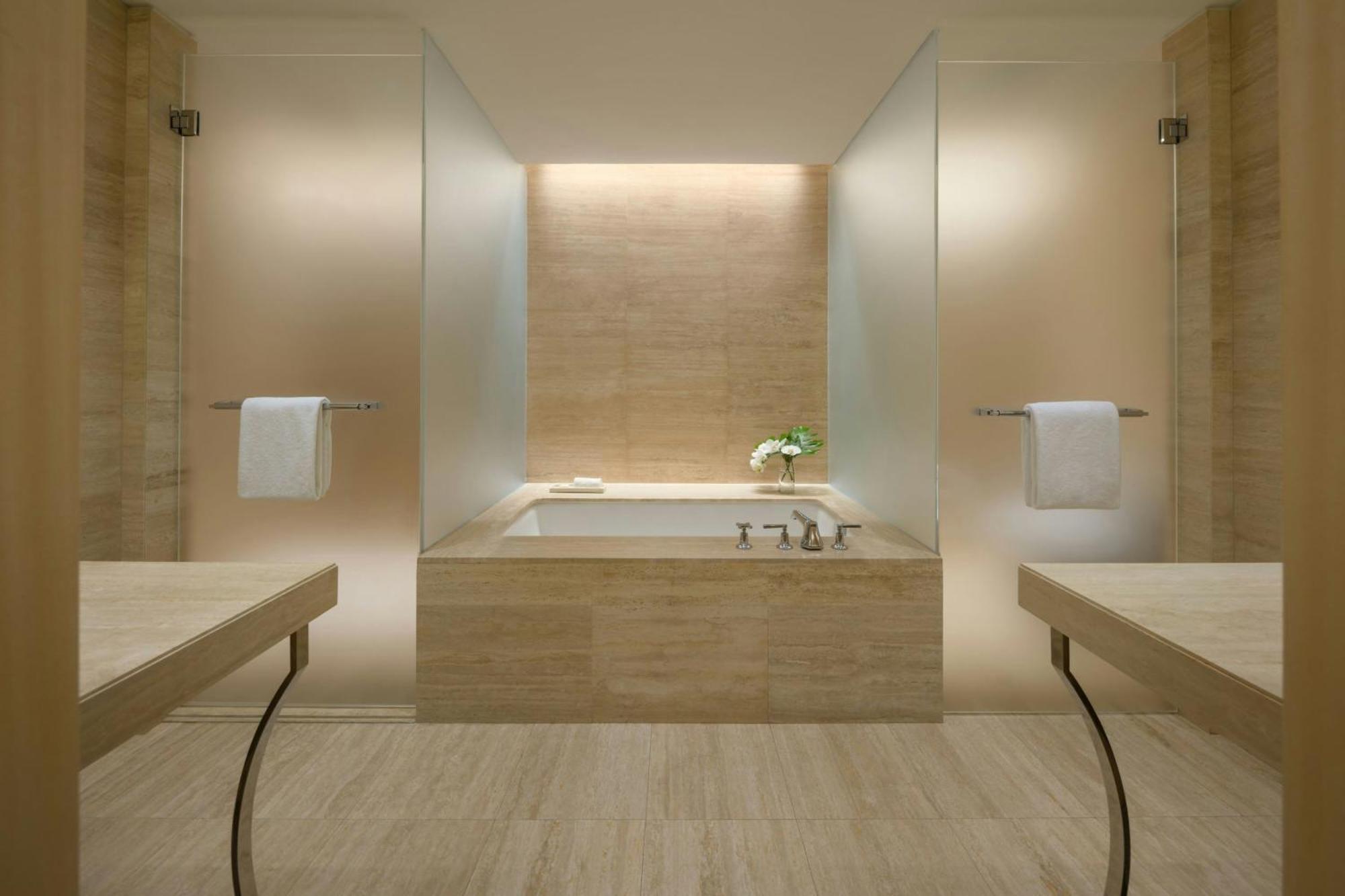 Astor Luxe Guest Room 1 King Oceanfront