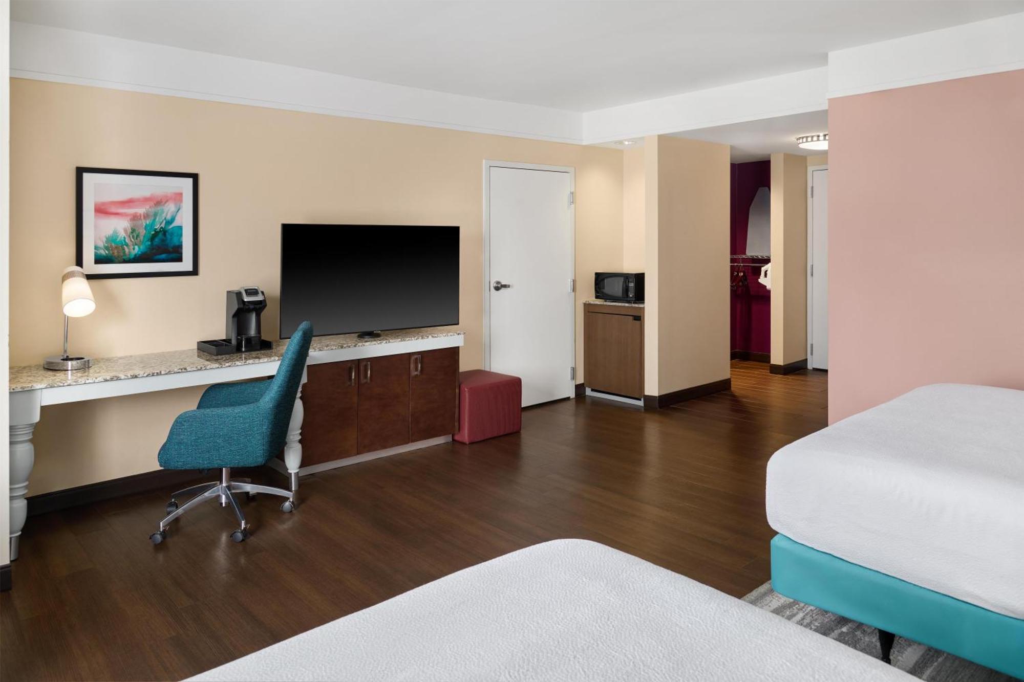Queen Room Two Queen Beds Roll Shower Mobility Access