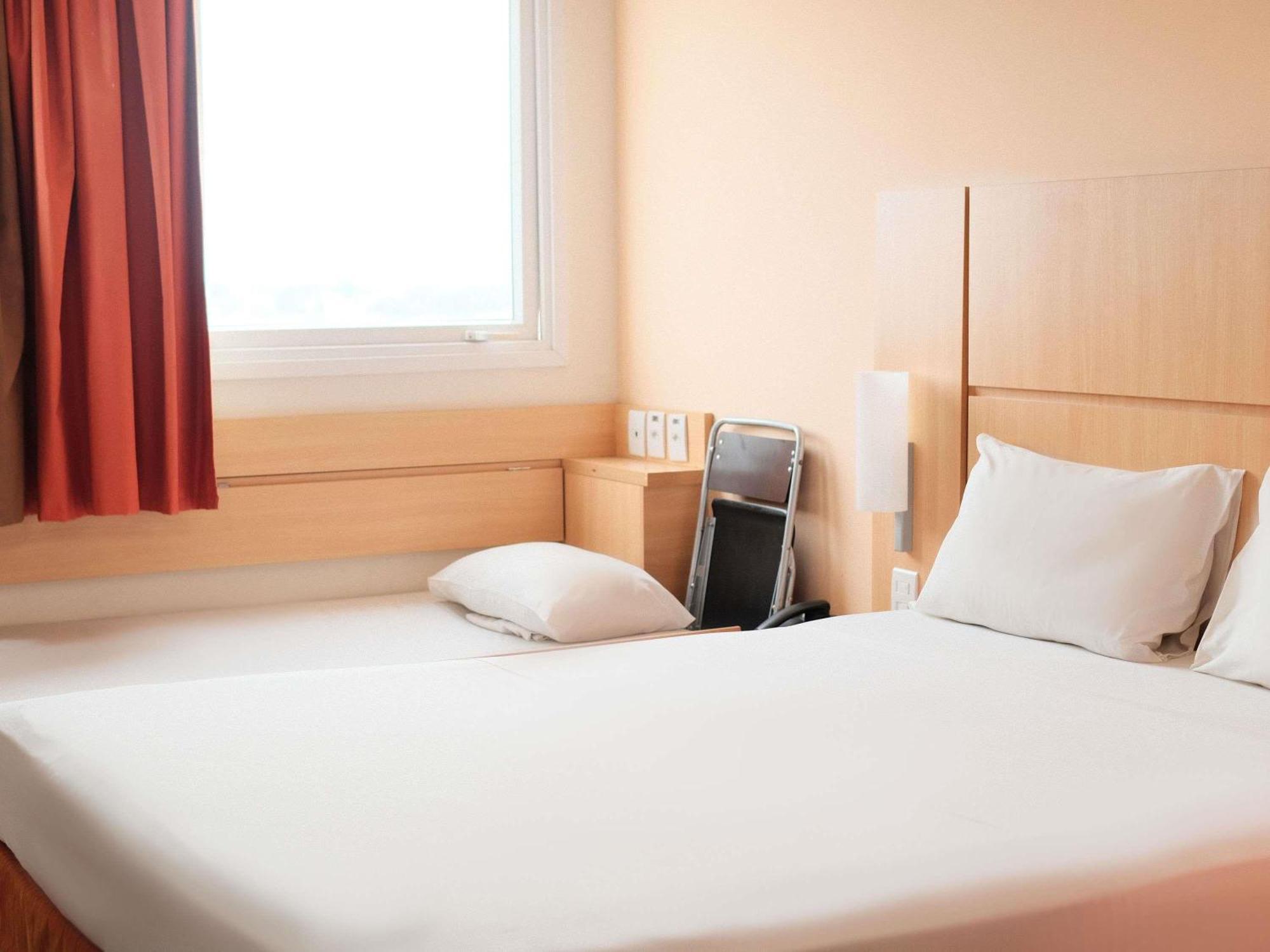 Standard Double Room Child Bed