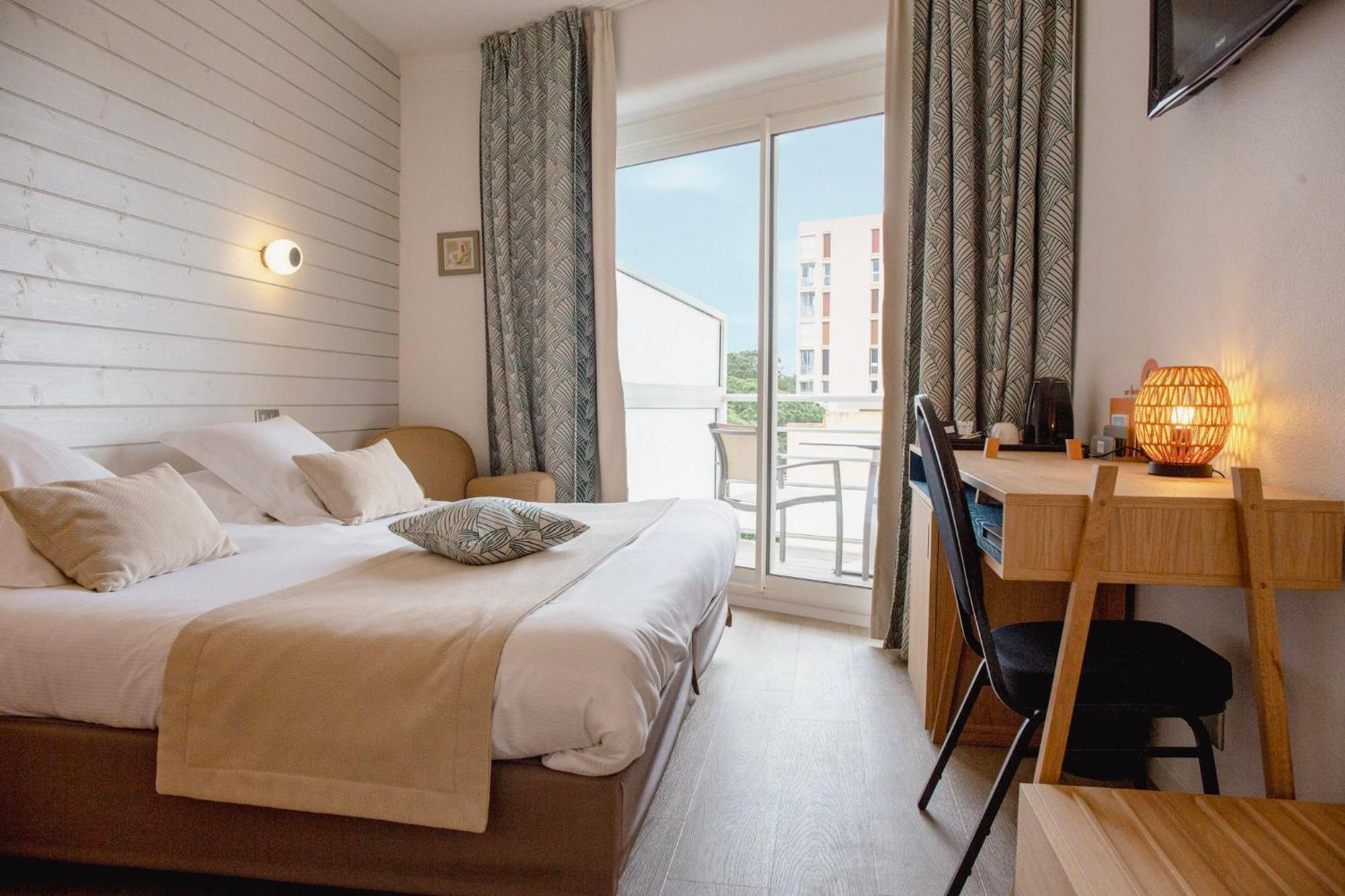 Room Balcony Lateral Sea View