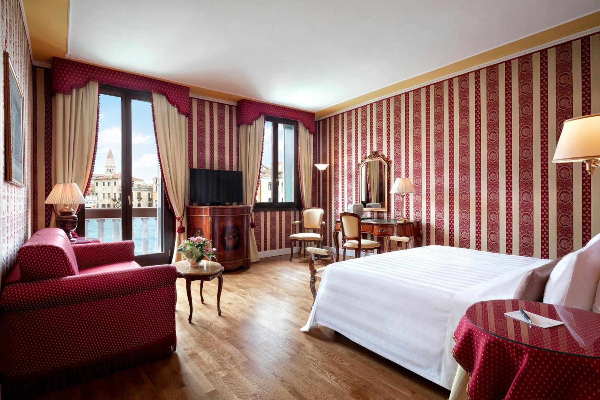 Exclusive Junior Suite Grand Canal View