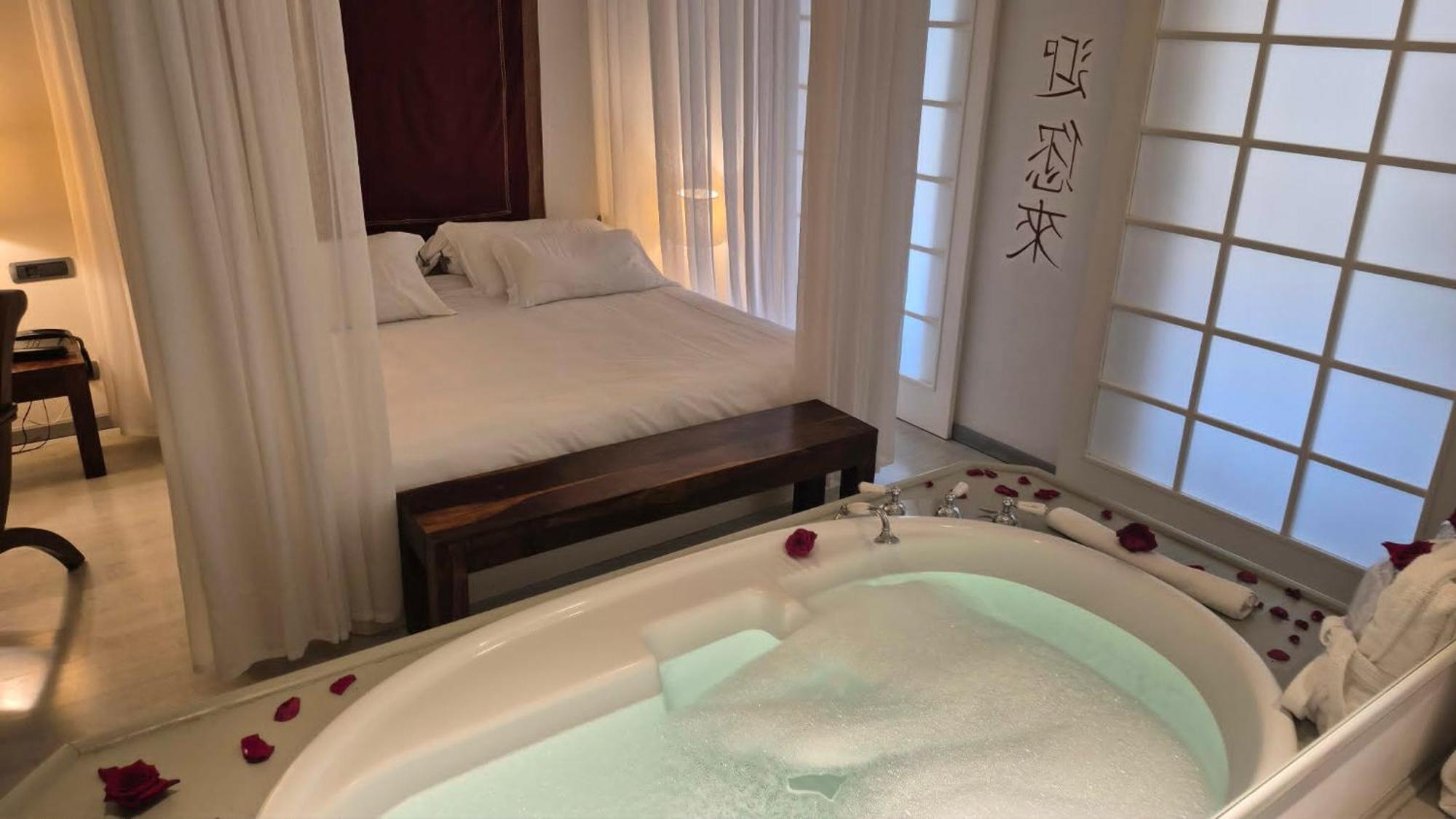 Deluxe Double Room Bath