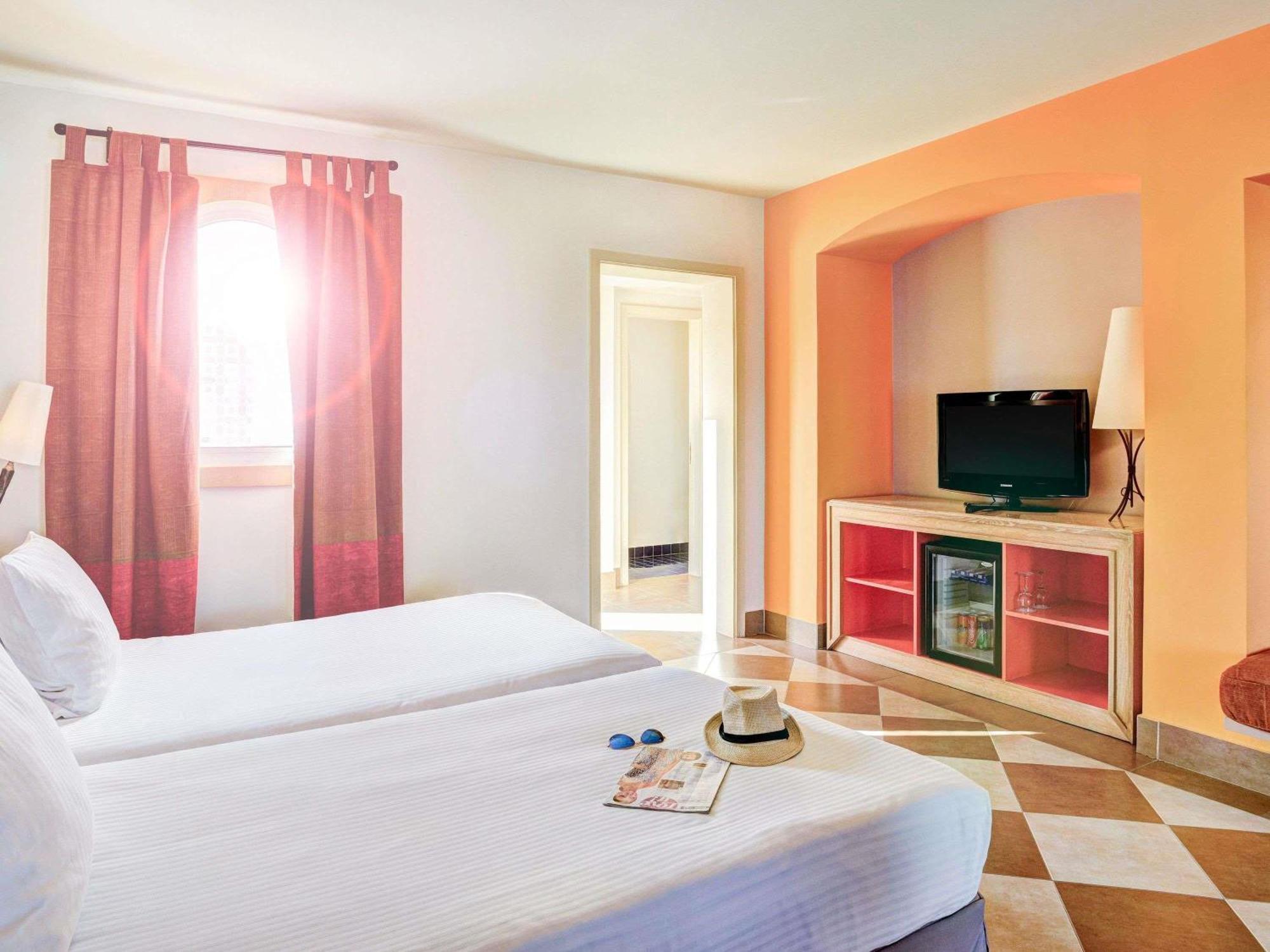  Standard Room 2 Single Beds Garden Side Palm Wing