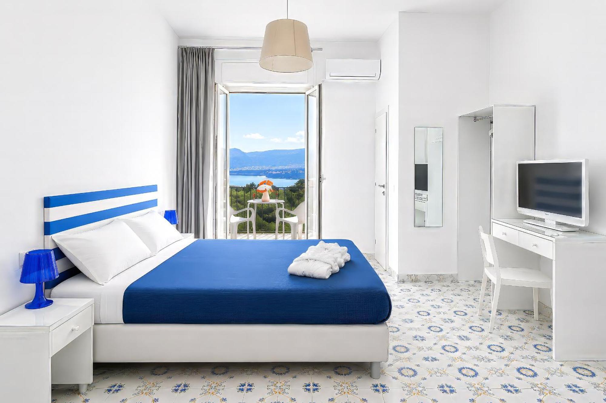 Double or Twin Room Sea View