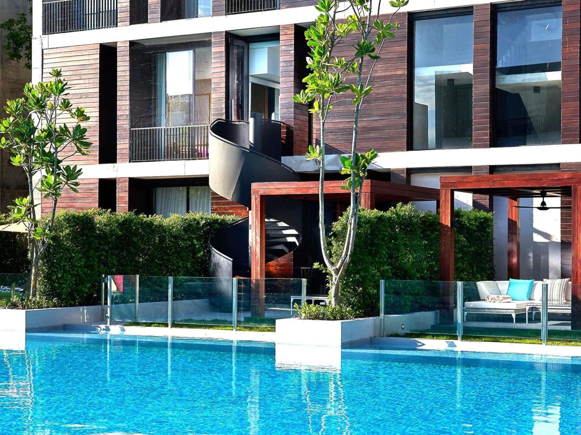 So Comfy King or Twin Room Pool Access