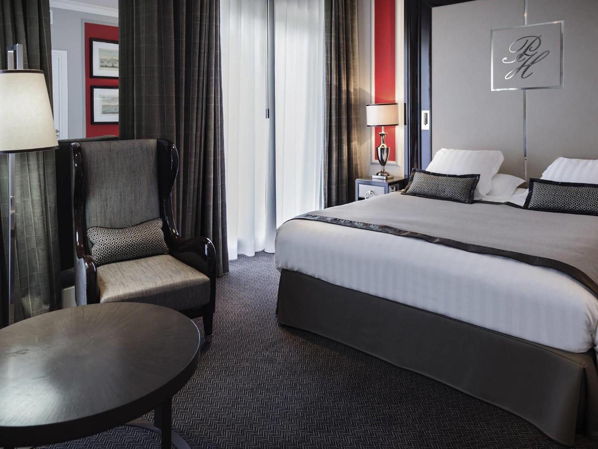 Deluxe City View Room Queen Bed