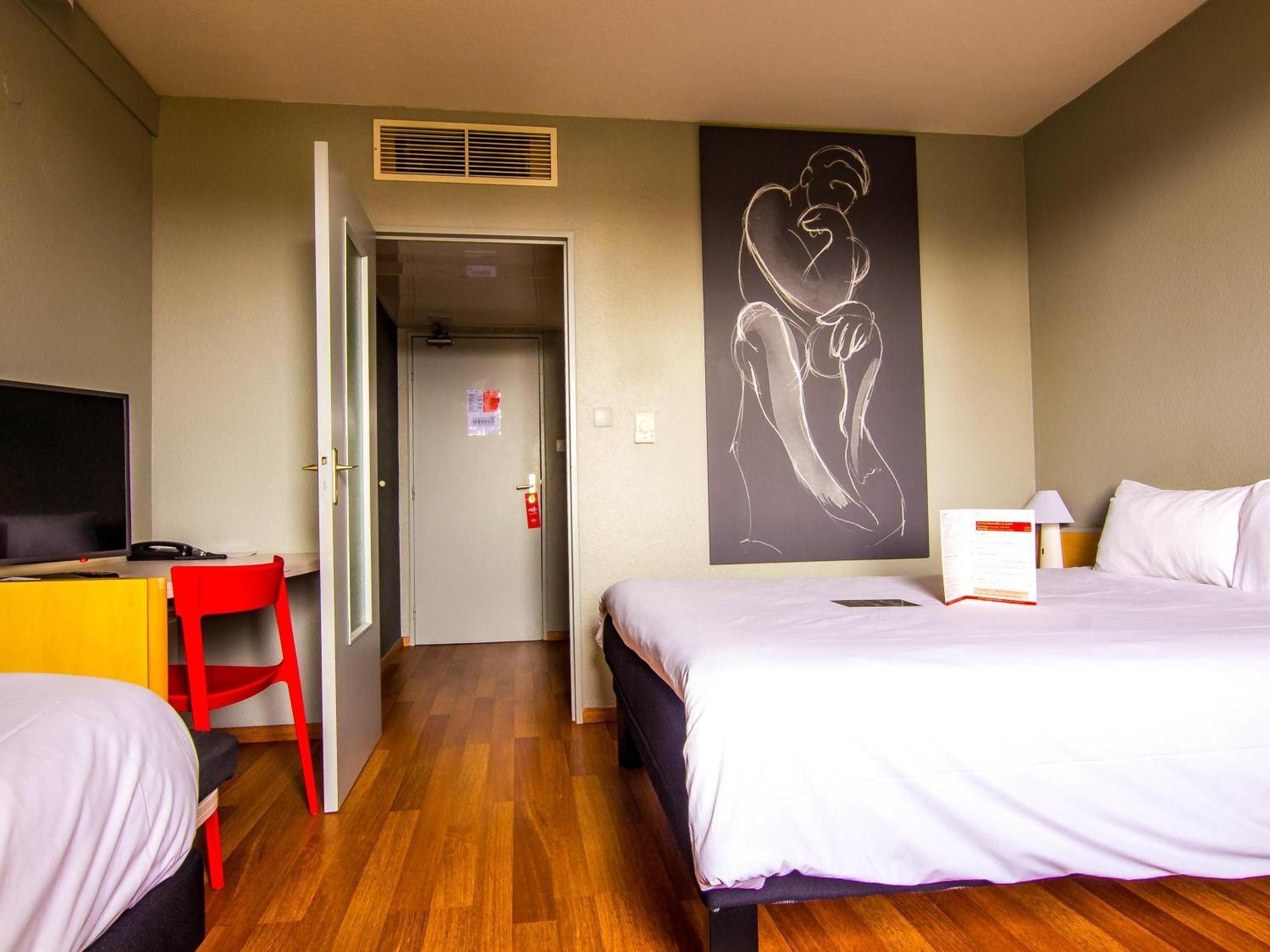 Standard Room Double Bed Twin Beds