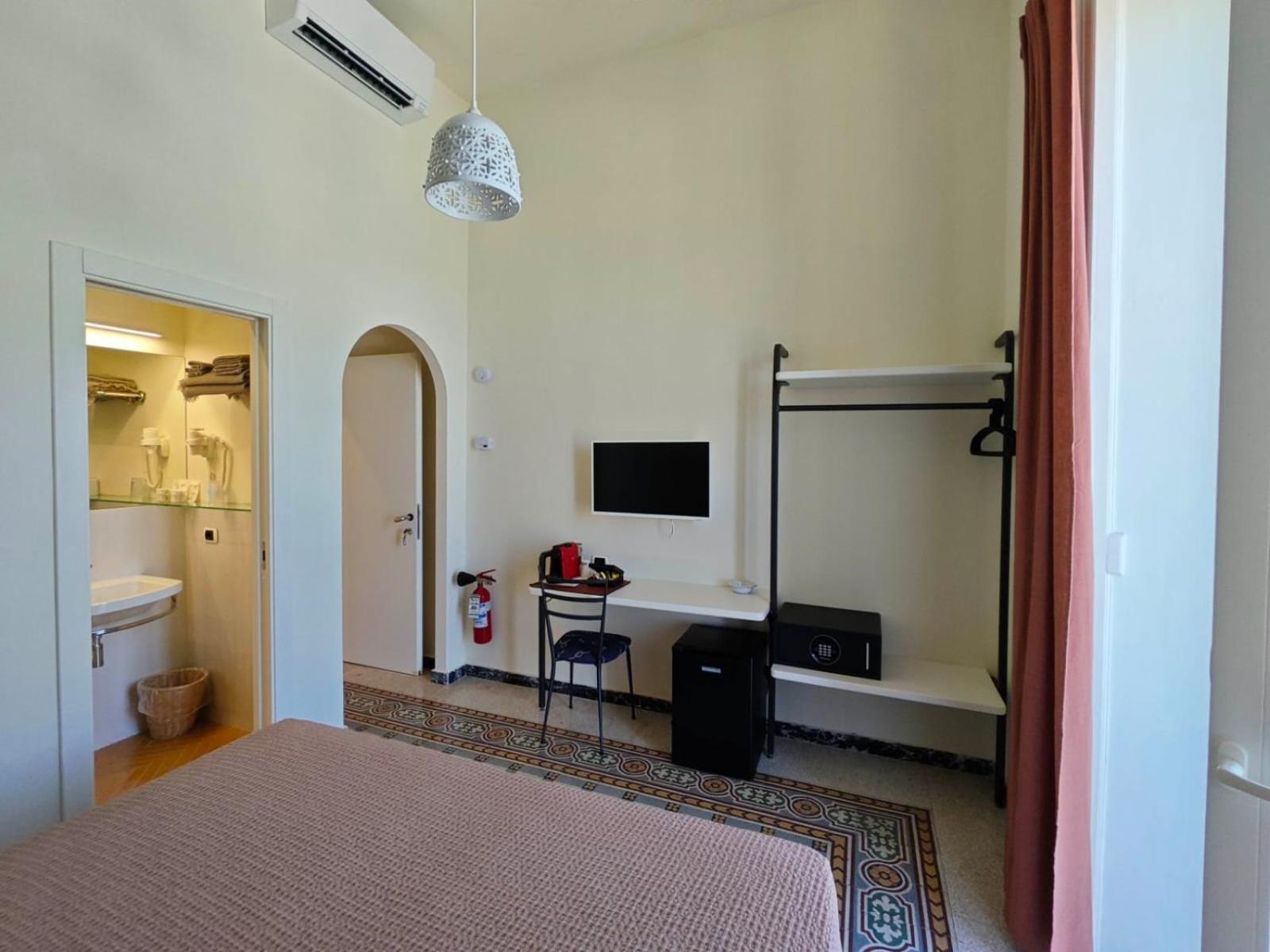 Double or Twin Room Sea View