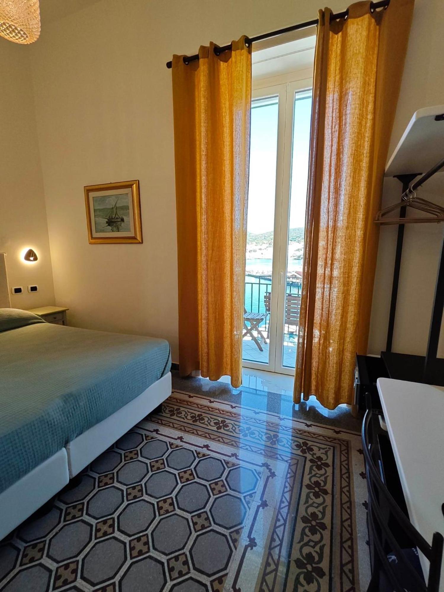 Double or Twin Room Sea View